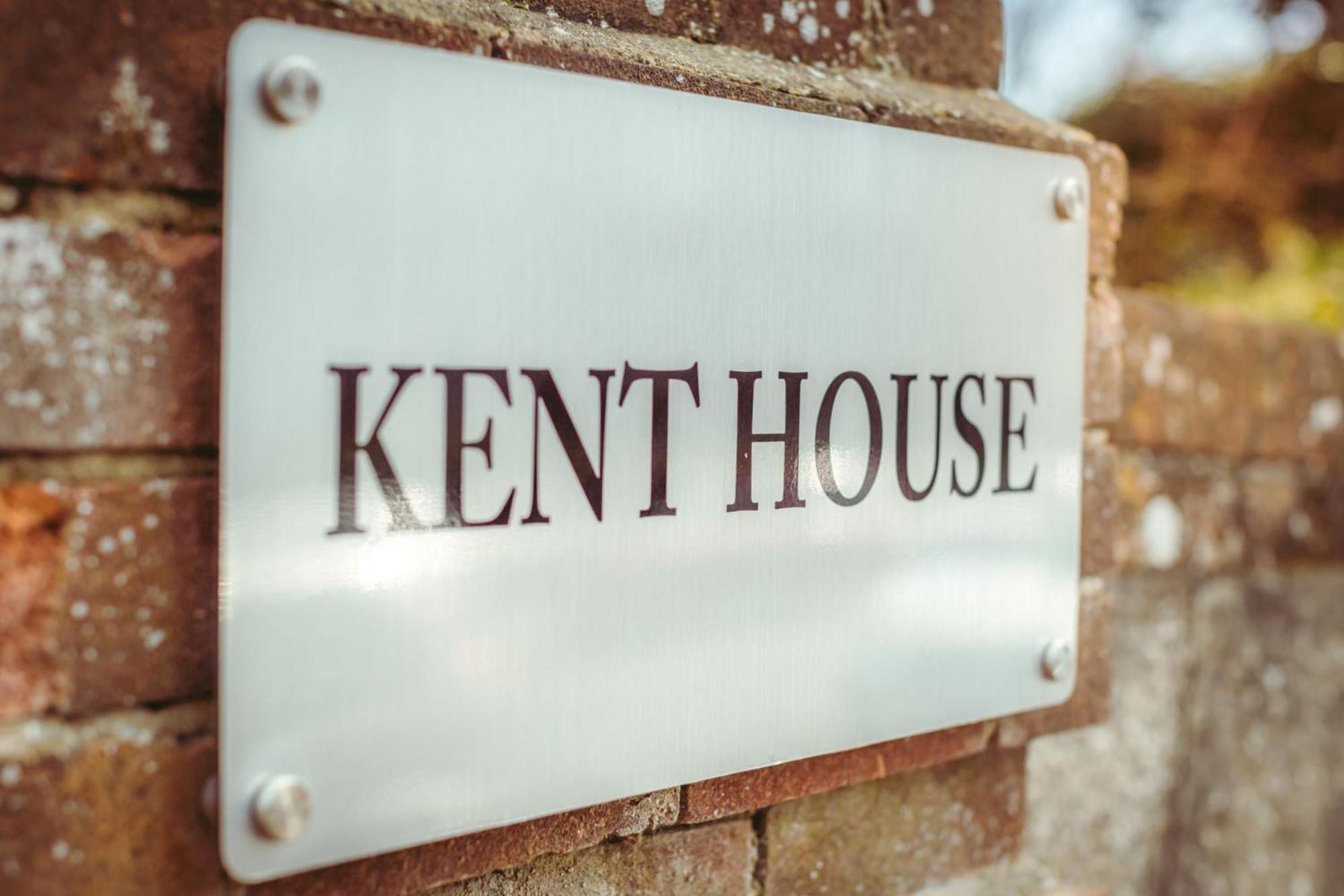 Kent House: contemporary flat close to seafront view 2