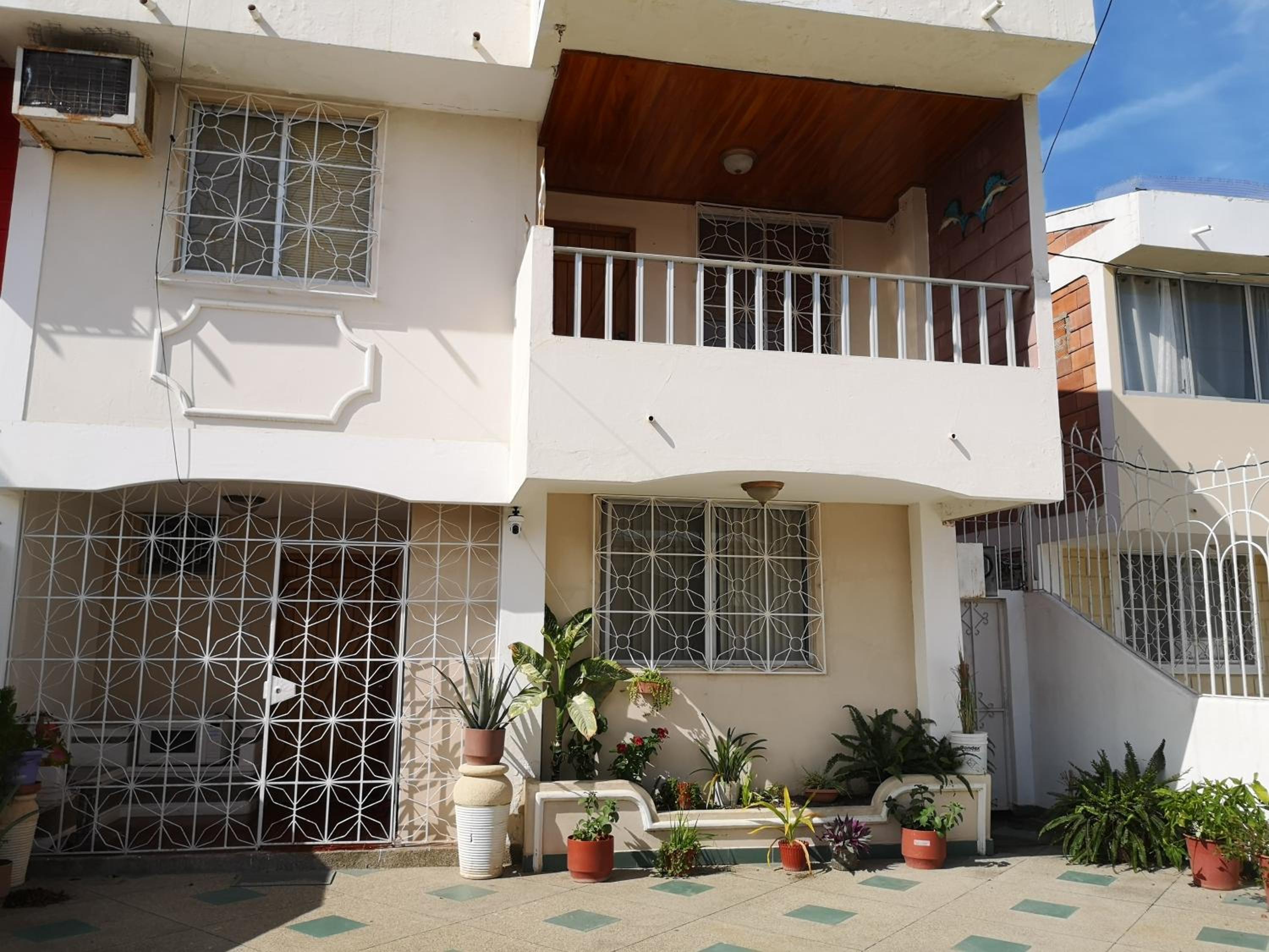 Hotel Casa Vacacional Salinas cerca de la playa - Image 1