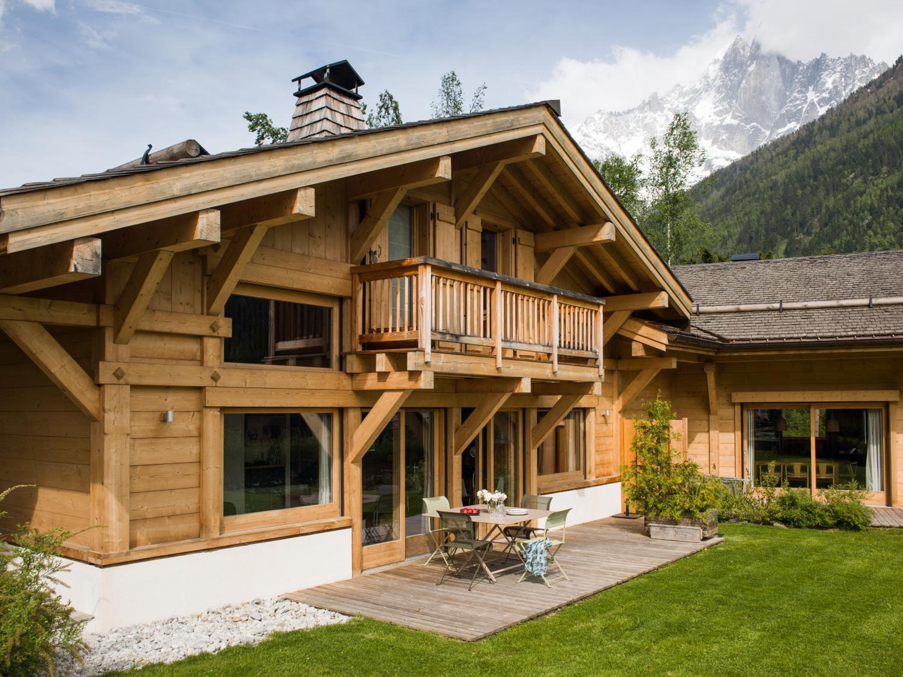 Les Chalets des Liarets view 3