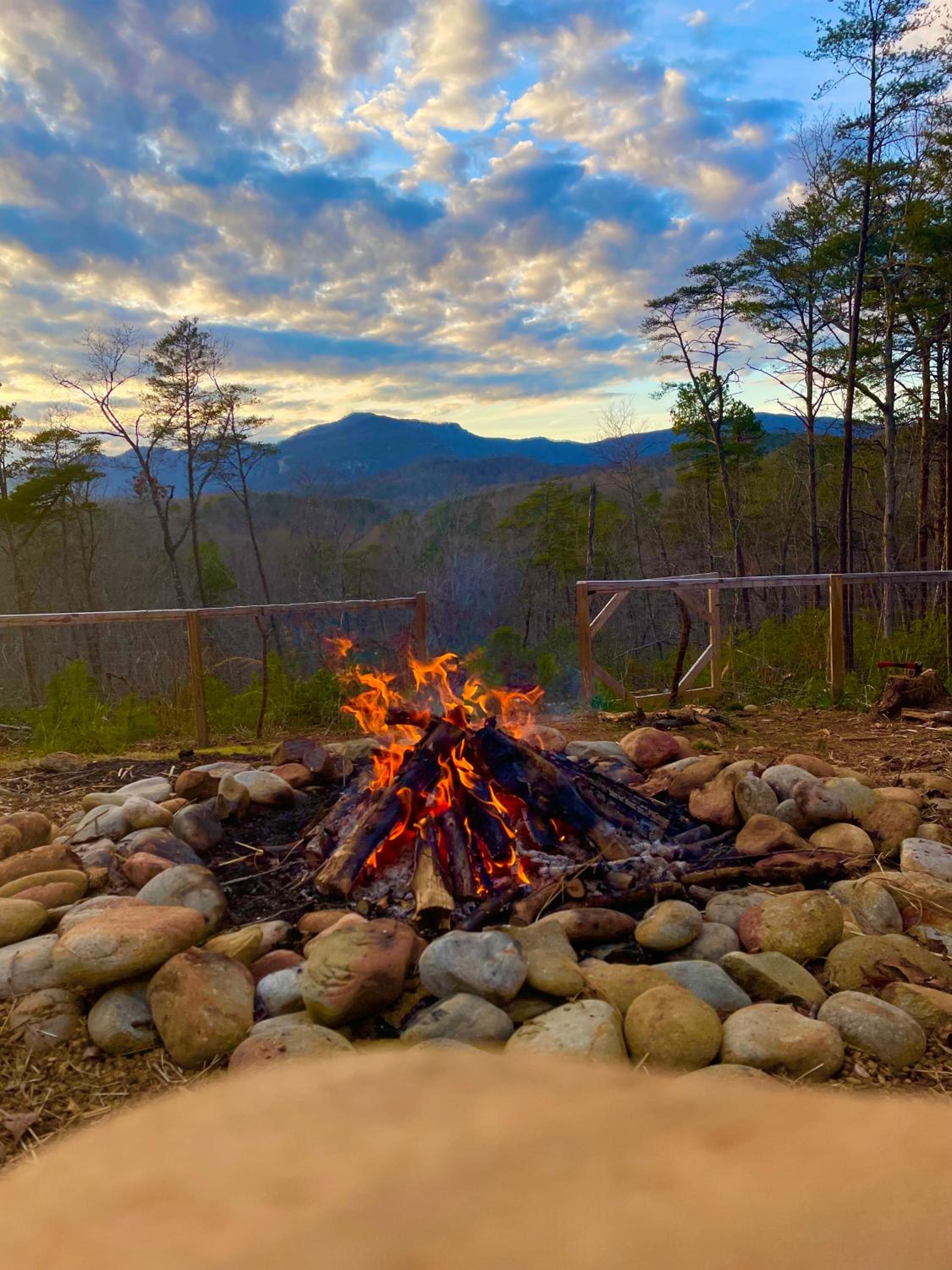 Mountain views, pets welcome-lake and river access view 3