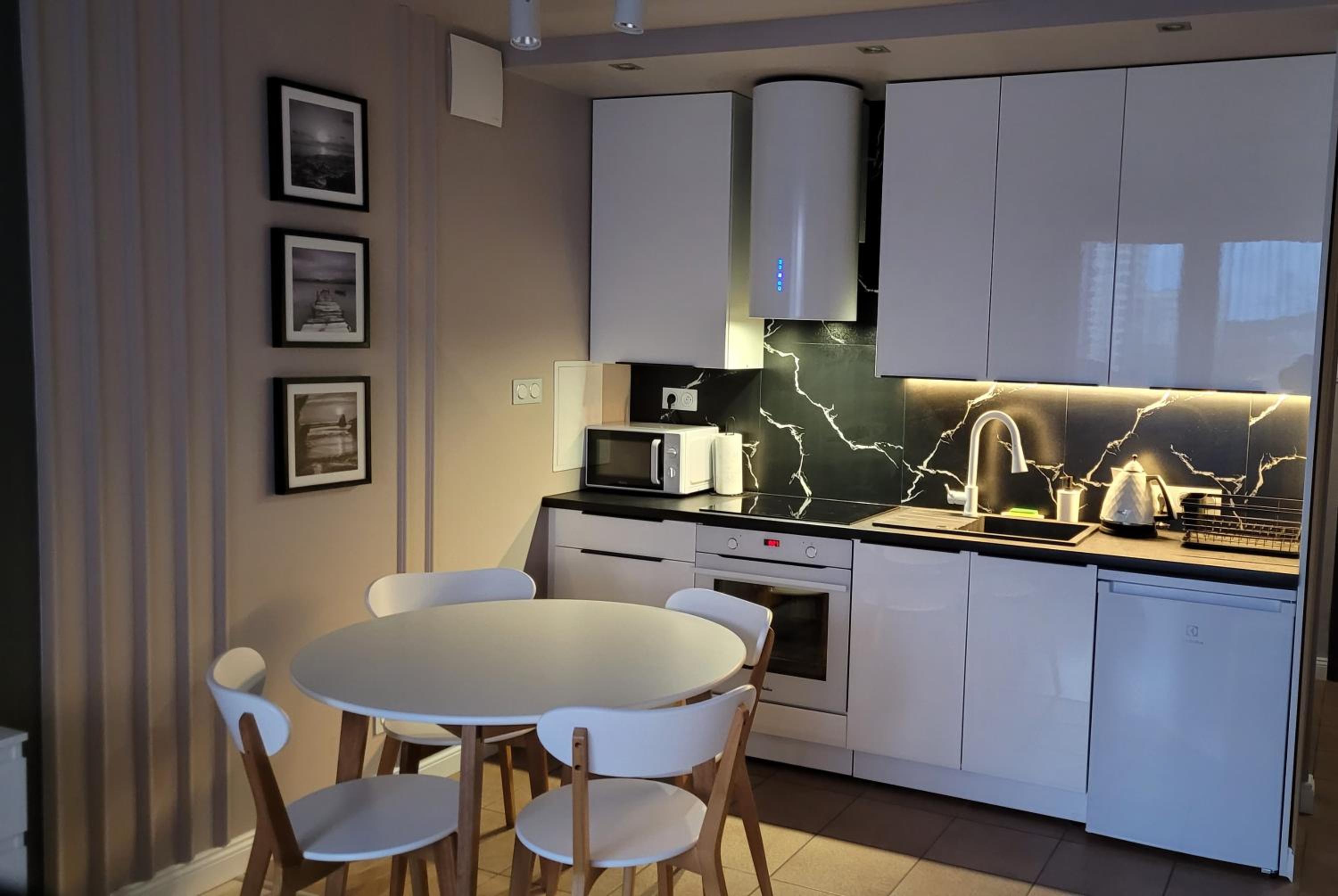APARTAMENT25b, plaża, internet, NETFLIX