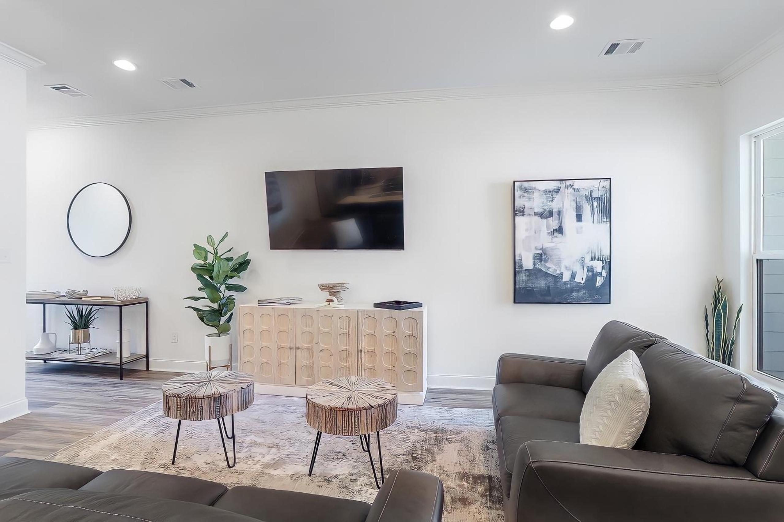 ALL NEW - Designer Luxury 3BR Townhouse - Near LSU
