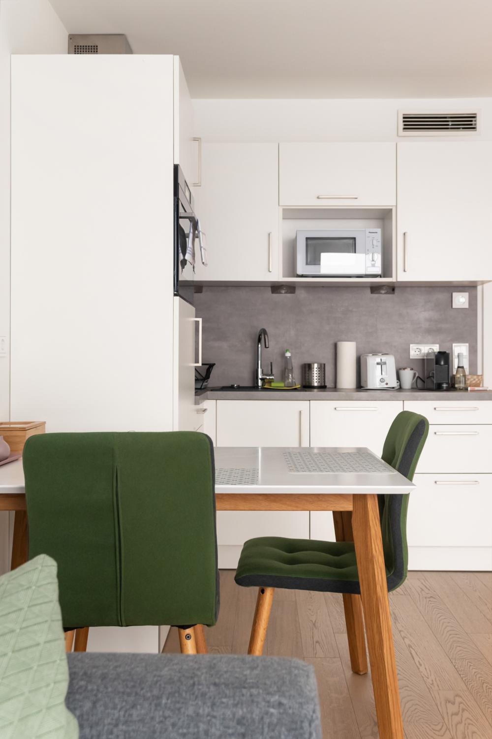 Quiet and cozy apartment next to Mariahilfer Strasse and Naschmarkt with AC