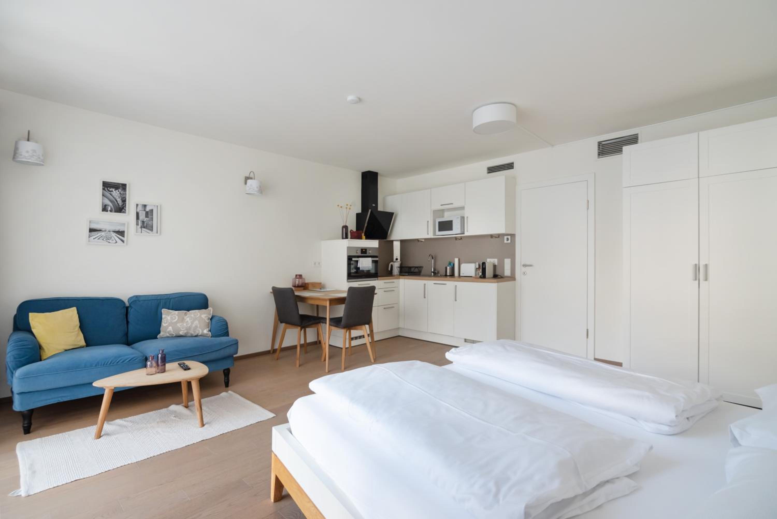 Quiet and cozy apartment next to Mariahilfer Strasse and Naschmarkt with AC