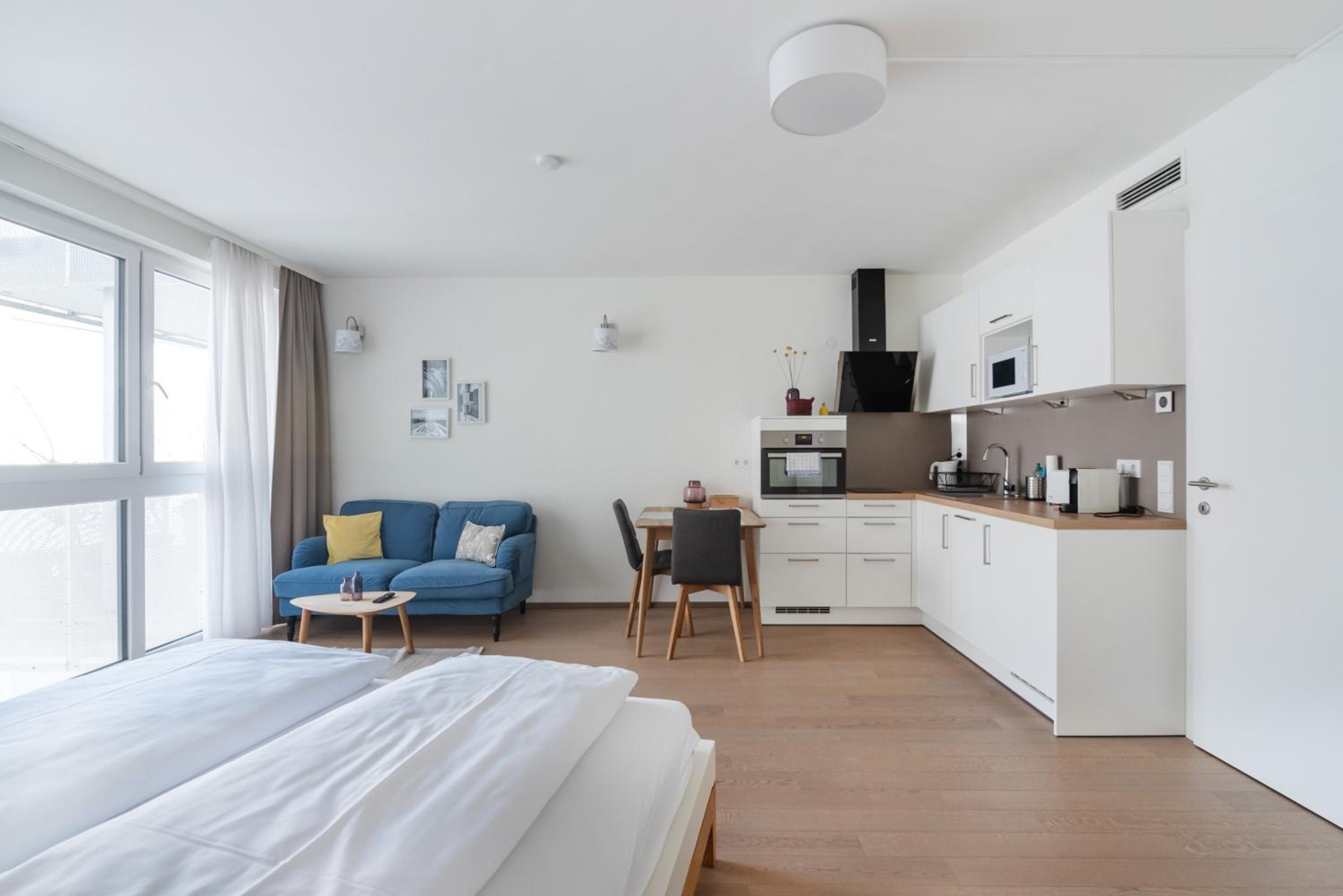 Quiet and cozy apartment next to Mariahilfer Strasse and Naschmarkt with AC