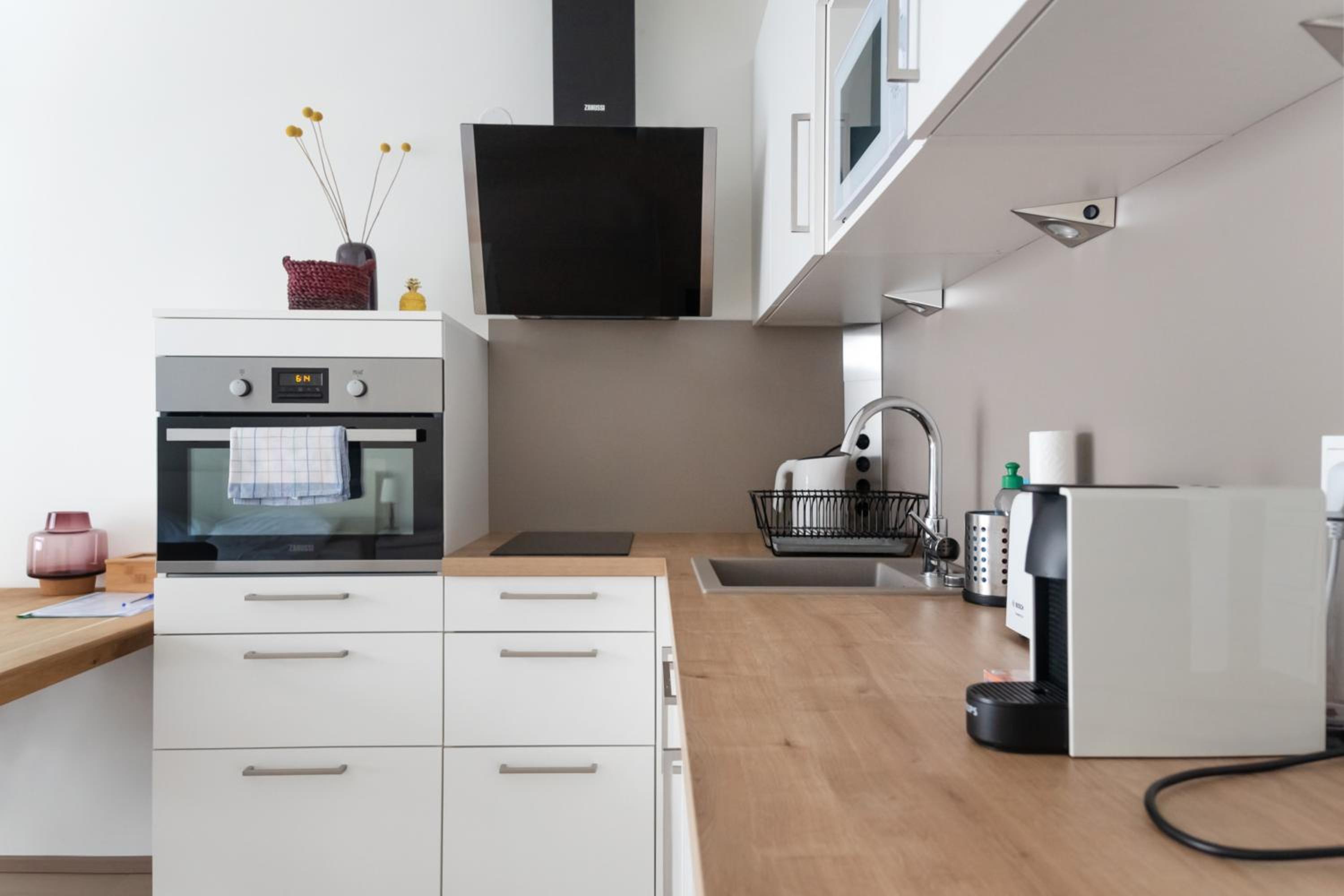 Quiet and cozy apartment next to Mariahilfer Strasse and Naschmarkt with AC