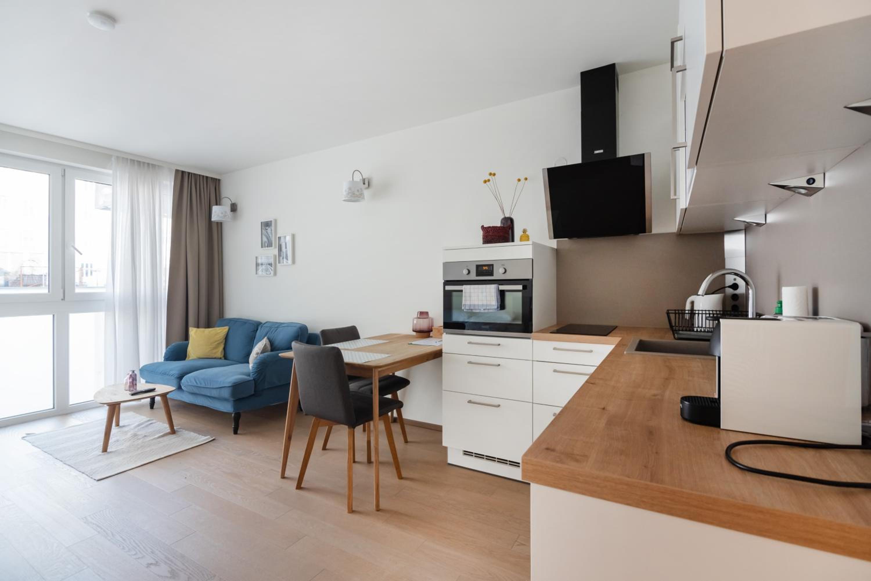Quiet and cozy apartment next to Mariahilfer Strasse and Naschmarkt with AC