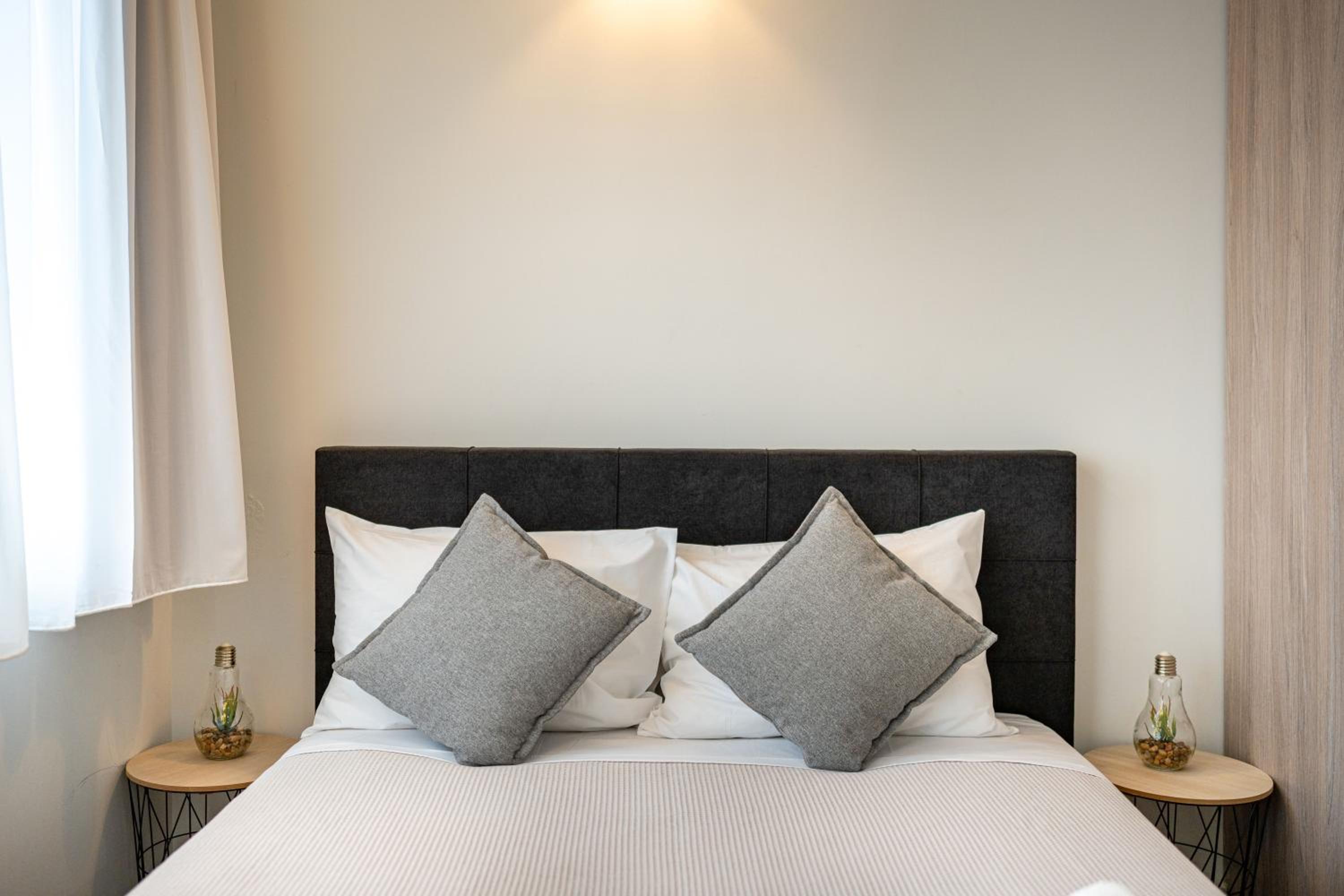 White & Gray apartment photo 3