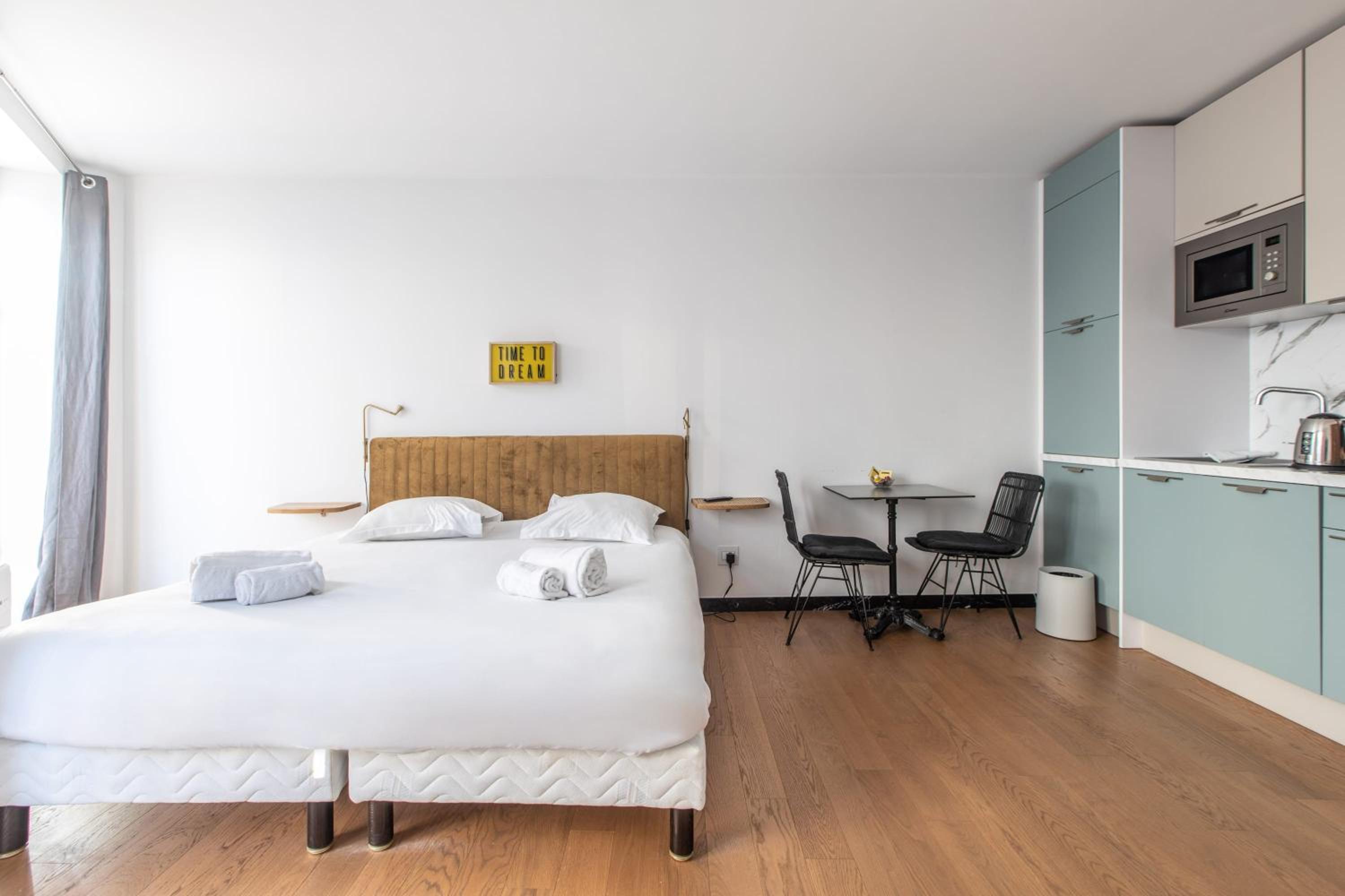 Deluxe Studio with Balcony - Cannes Center - Marche Forville - 5 min Palais, Croisette & Plages photo 2