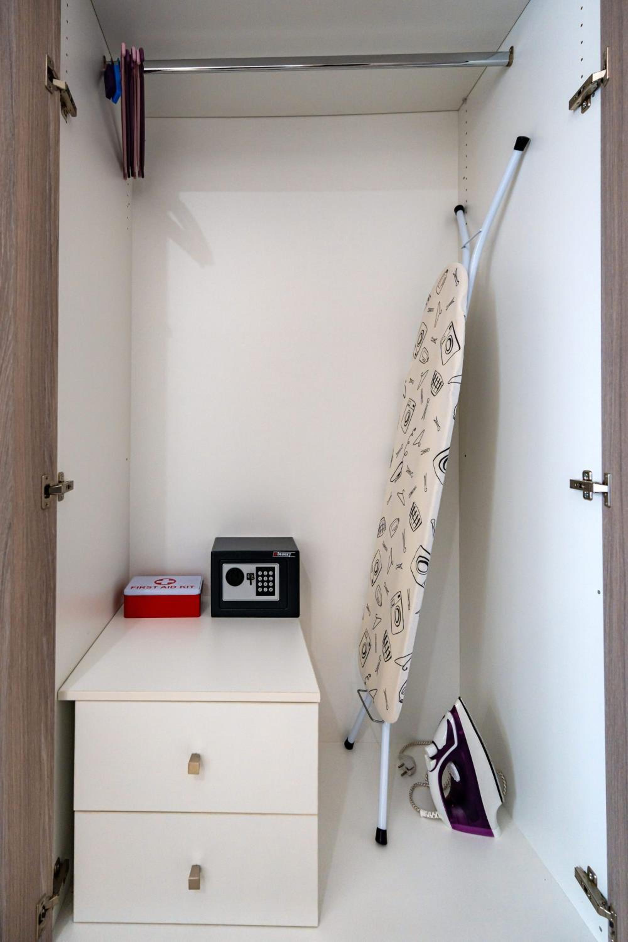White&Gray Apartment photo 4