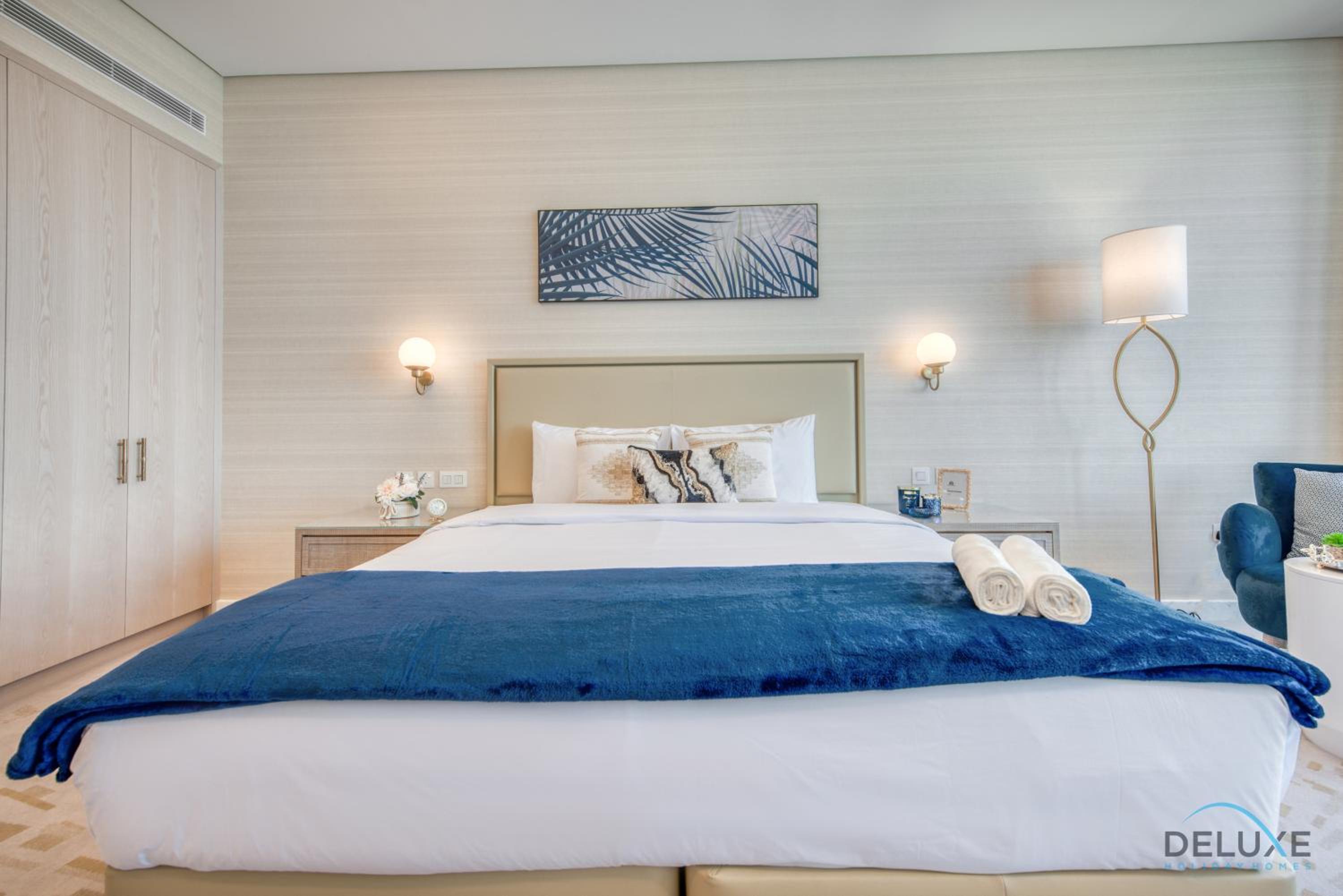 Calm Studio at The Palm Tower Palm Jumeirah by Deluxe Holiday Homes