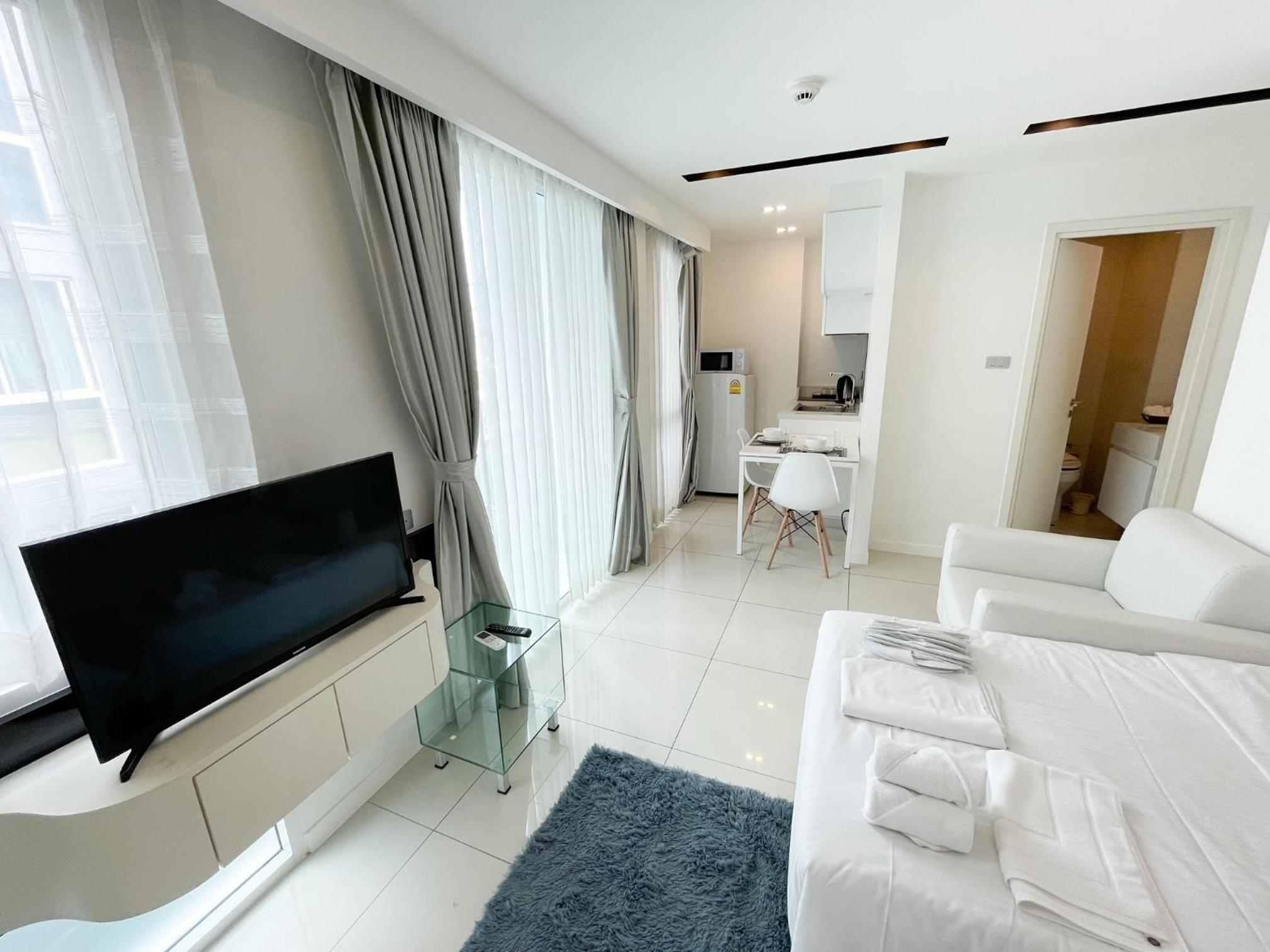 UNIQUE Studio In City Center Residence