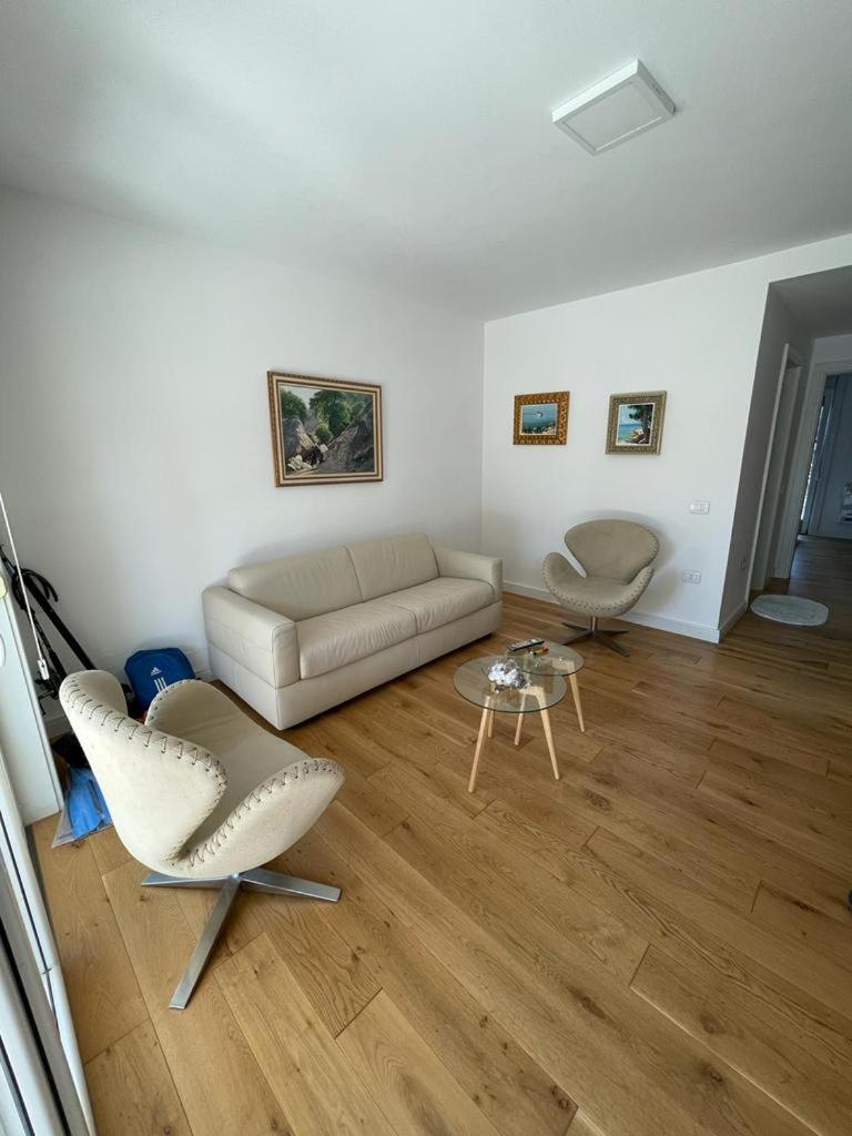 Sea Gem Apartment