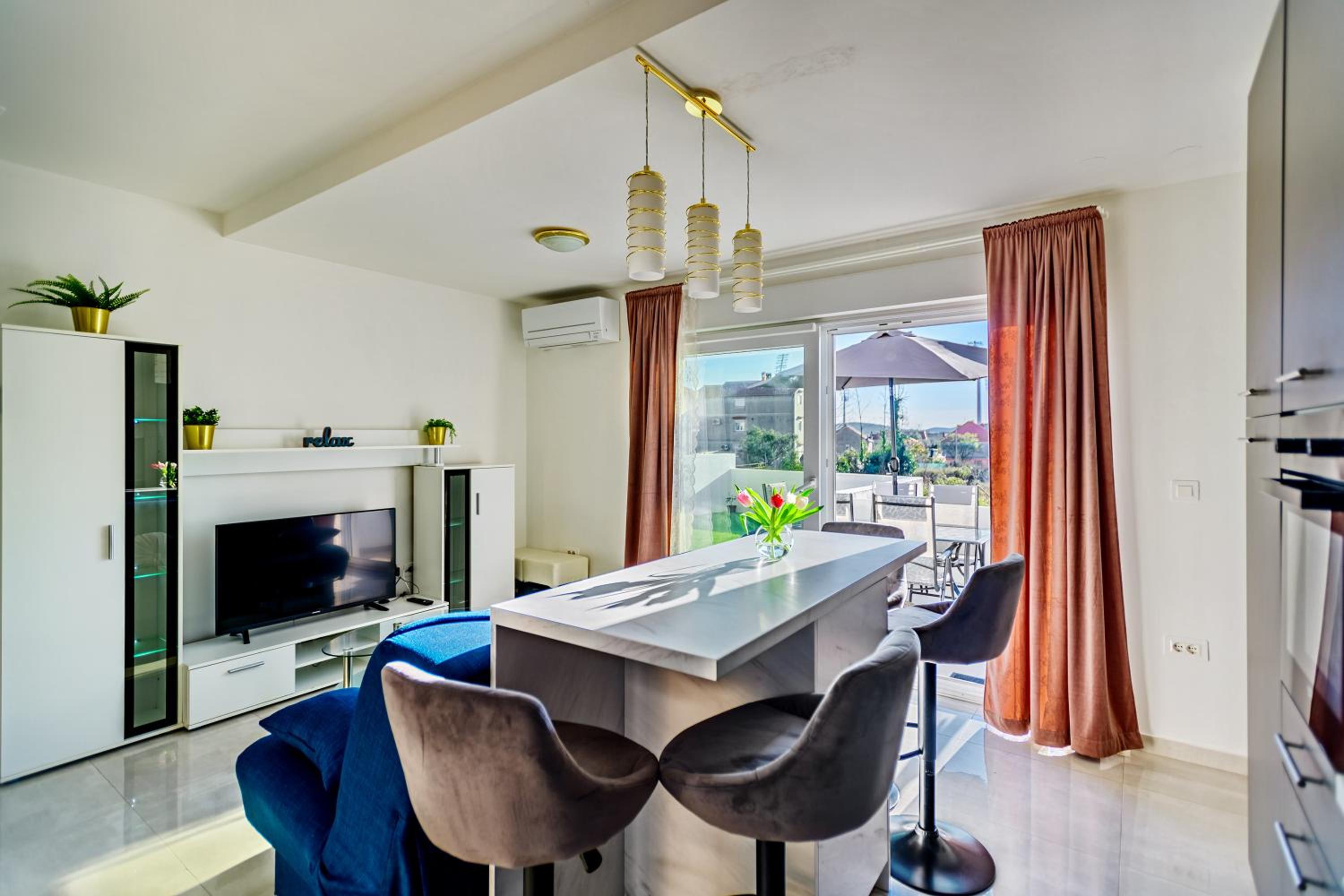 Holiday apartment Zadar - with summer balcony and parking view 5
