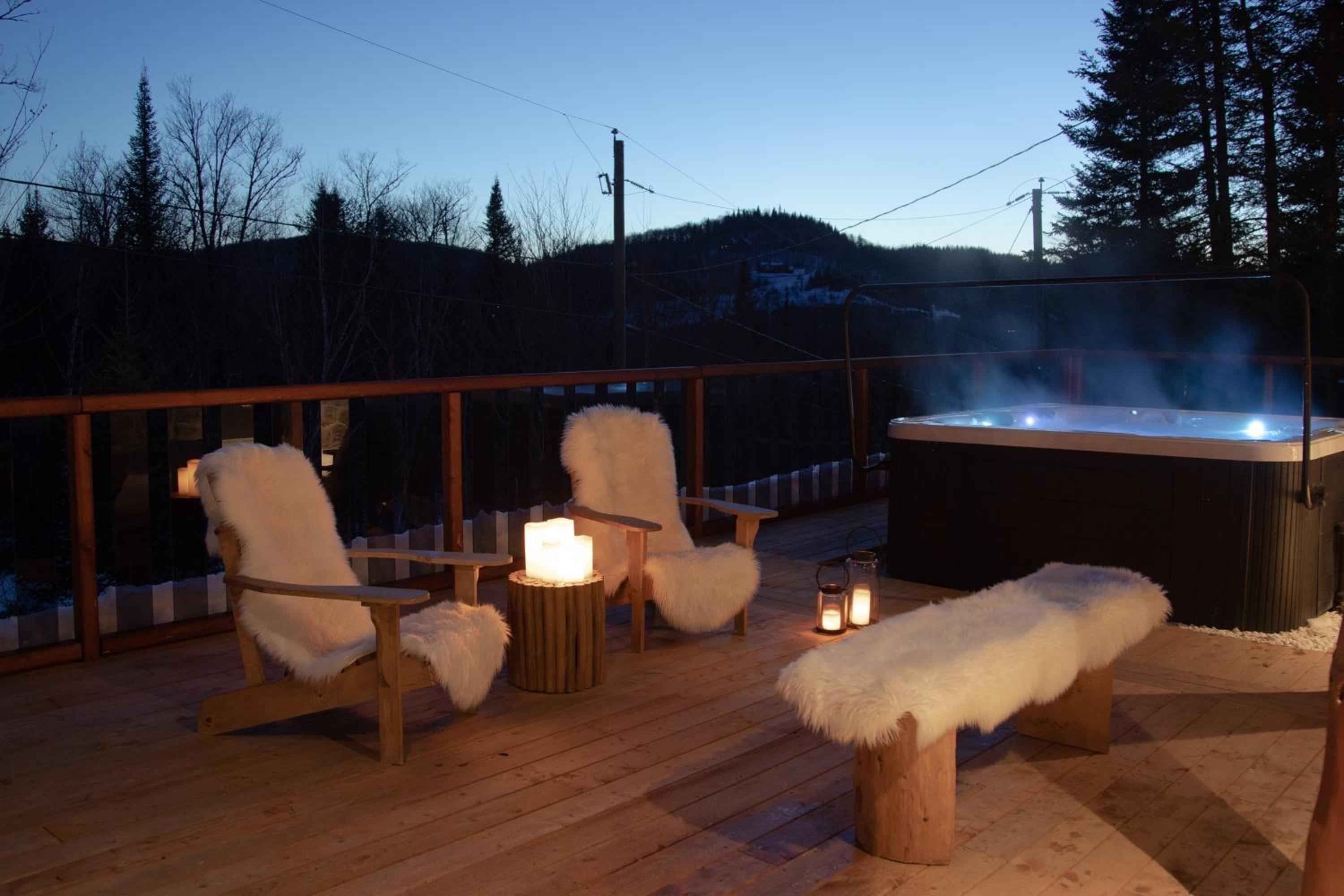 Breathtaking log house with HotTub - Winter fun in Tremblant