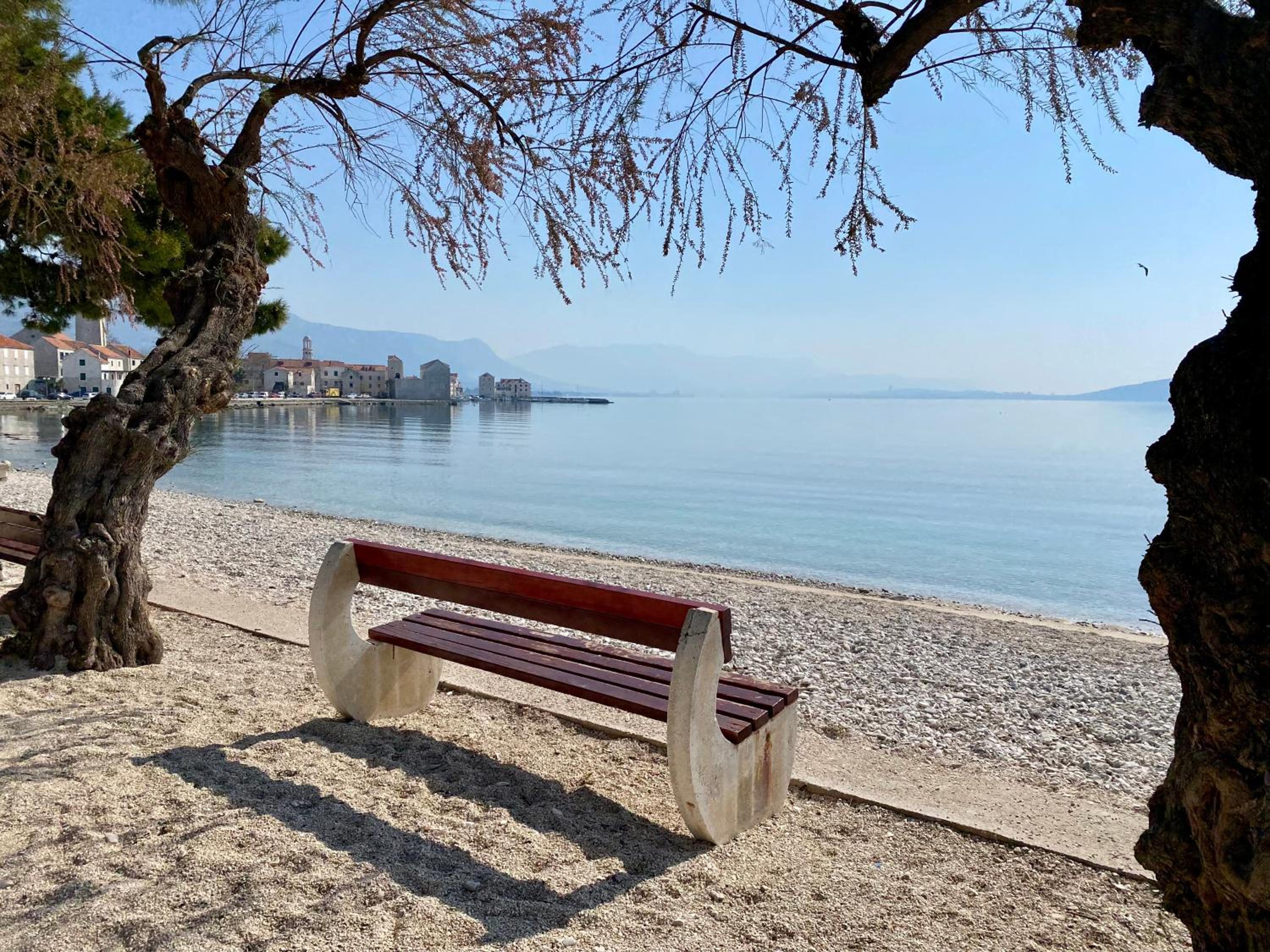 Sunny apartment by the beach view 5