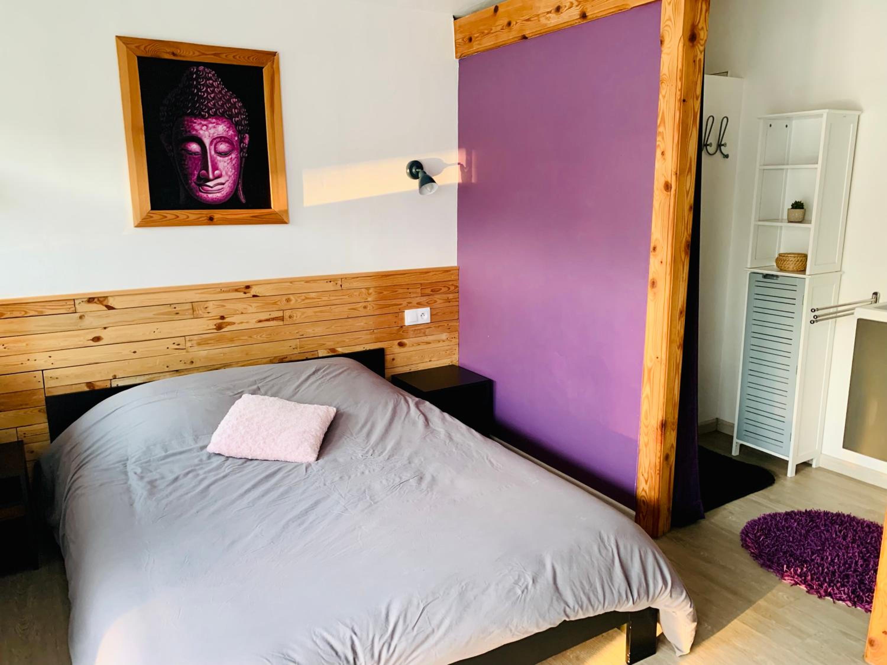 Chambre double "le pêcher" saillans view 2