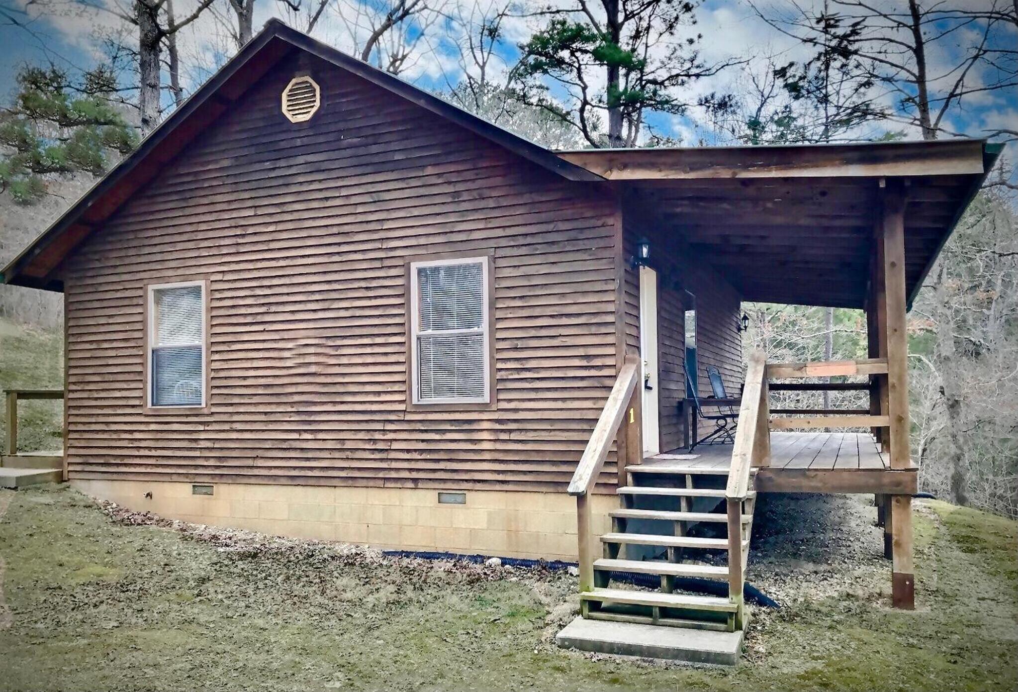 Cedar Creek Cabins #1 - Giant Spa Tub, Large Wooded Porch, Full Kitchen, 1 Bedroom view 3