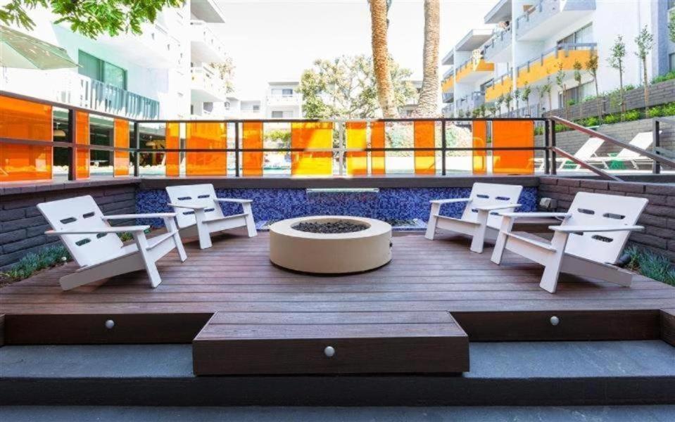 Hollywood Studio with Pool and Balcony