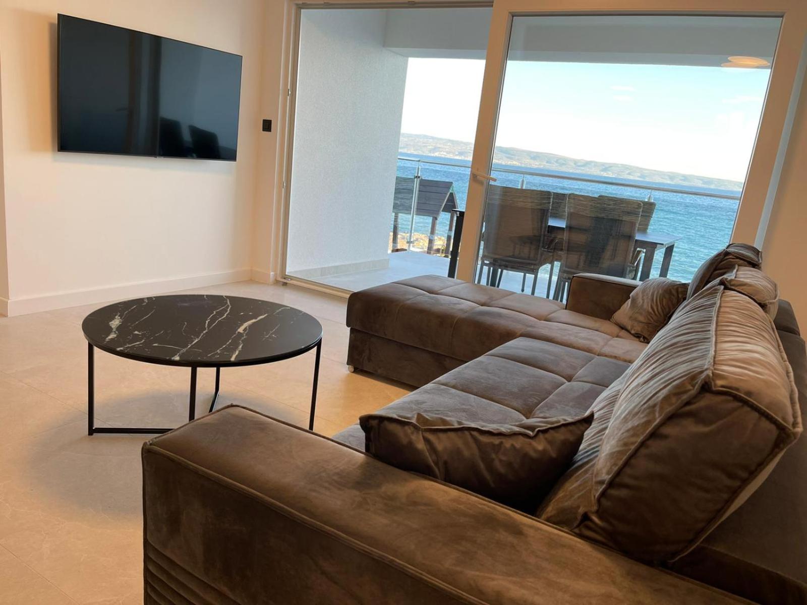 Seaside Luxury Apartment Tanita view 3
