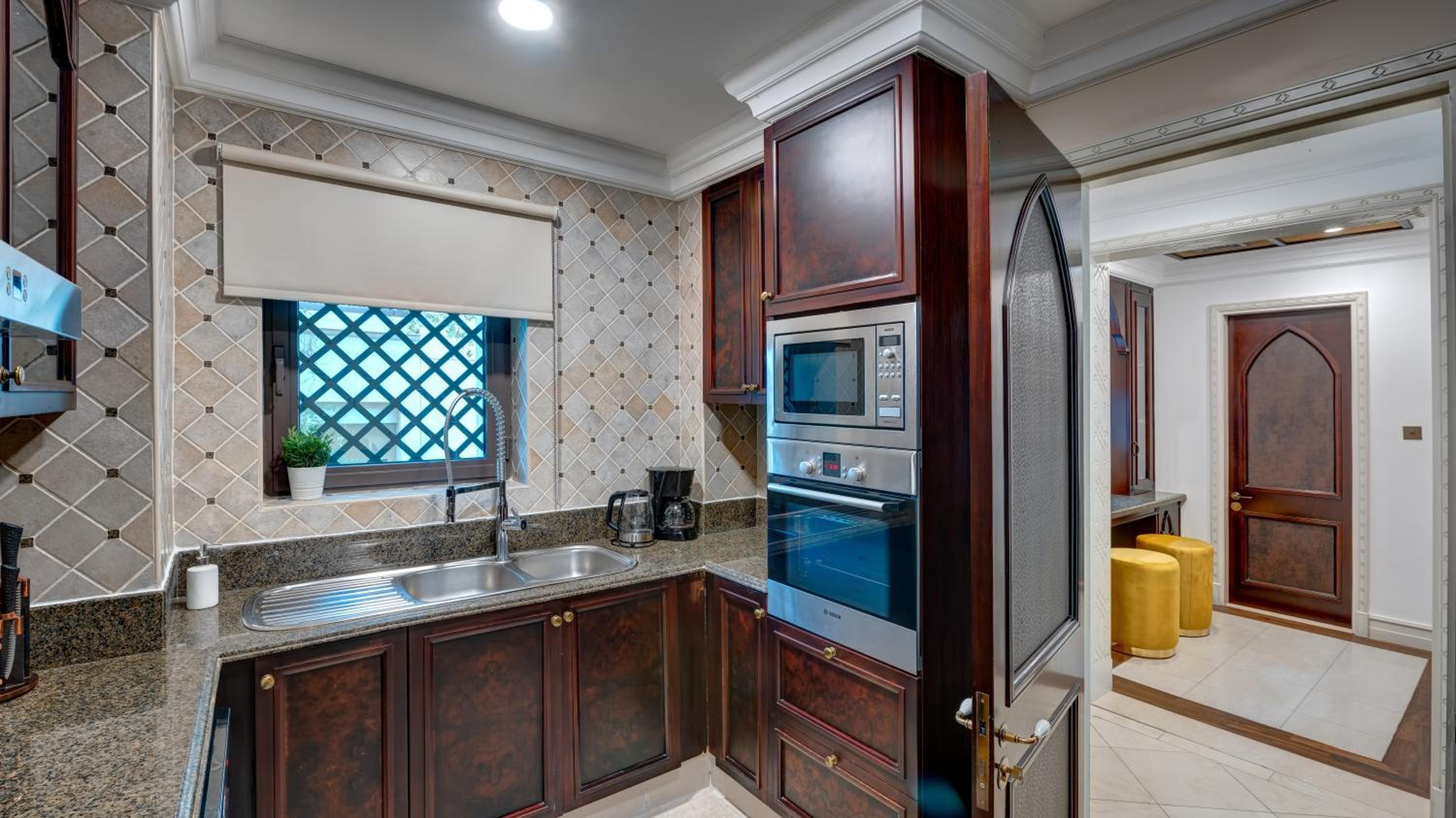 Durrani Homes - Unique Garden Apt at Souk Al Bahar besides Dubai Mall & Burjkhalifa with private jaccuzi