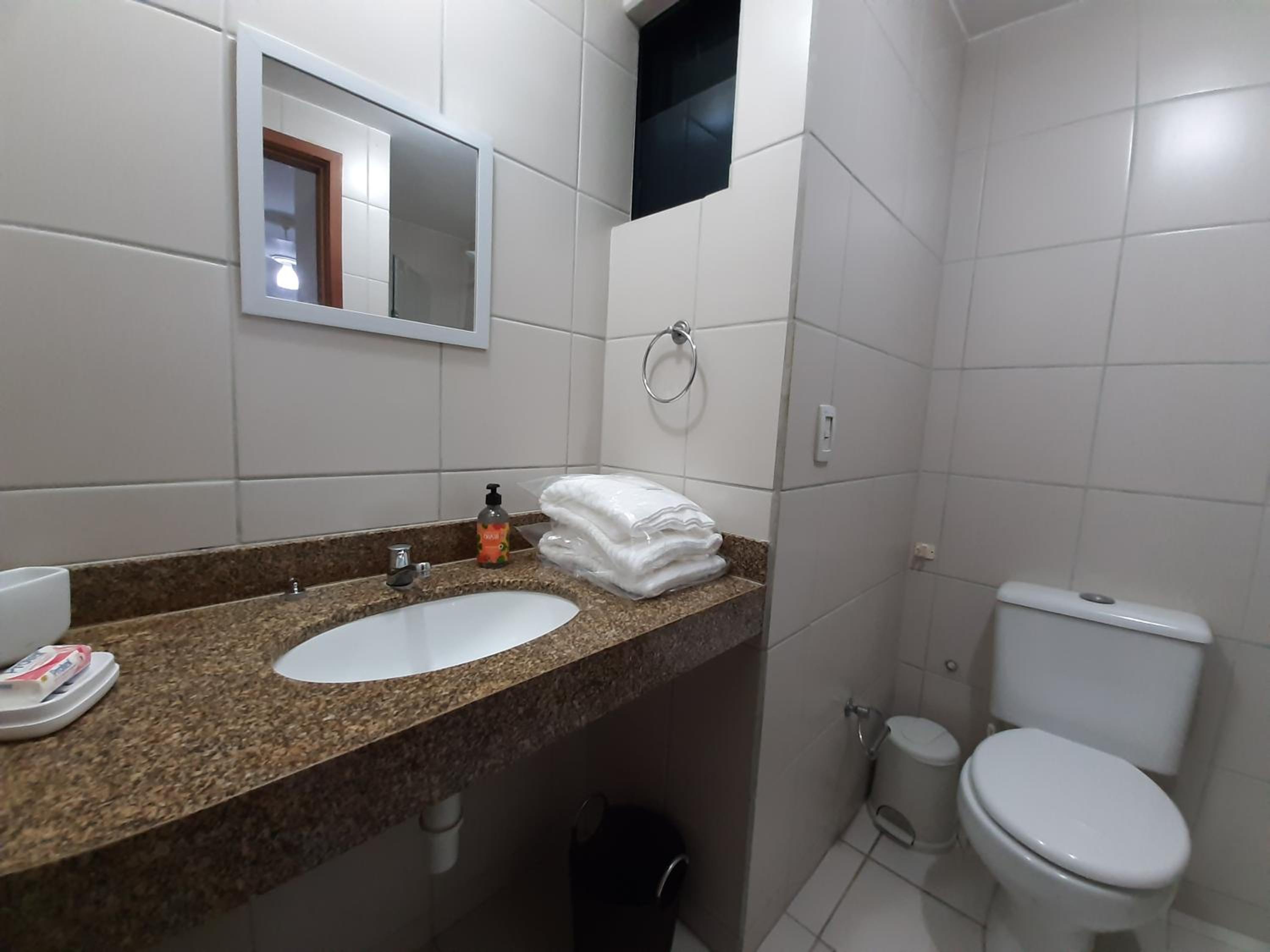 APARTAMENTO BEM LOCALIZADO NA PONTA VERDE