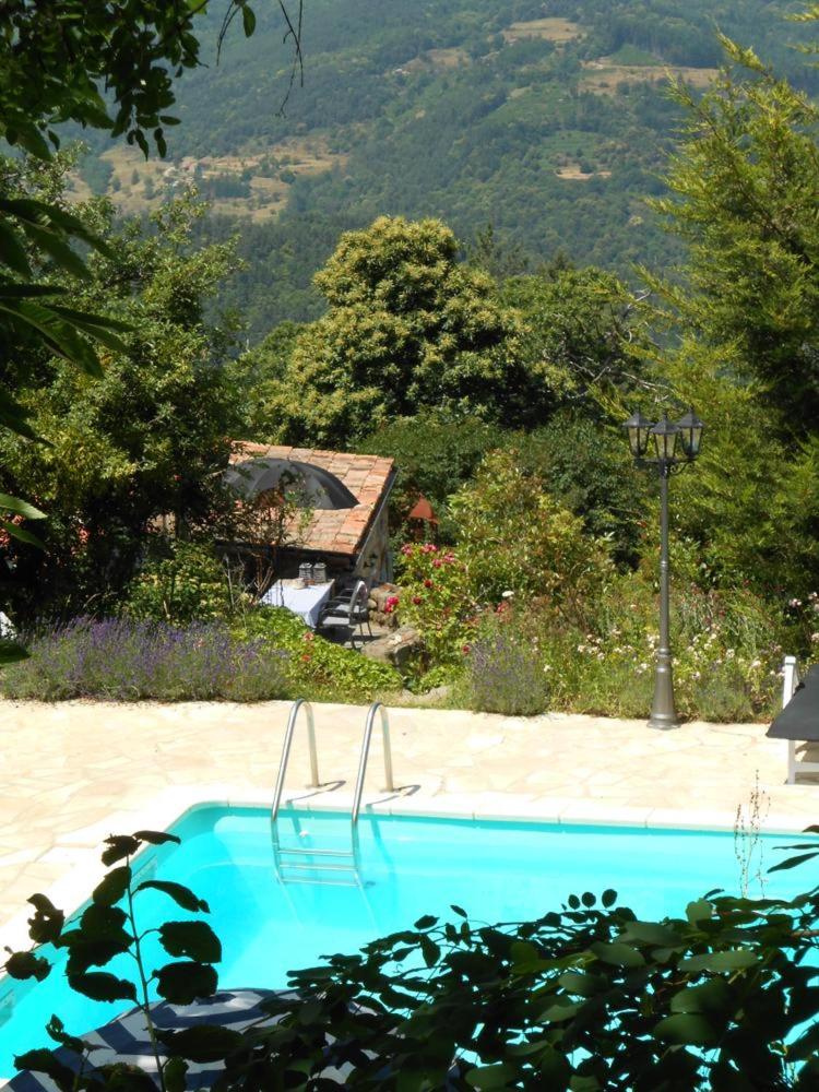Les Grangeonnes, gîtes nature, piscine, sauna pour accueil familiale ou de groupe view 2