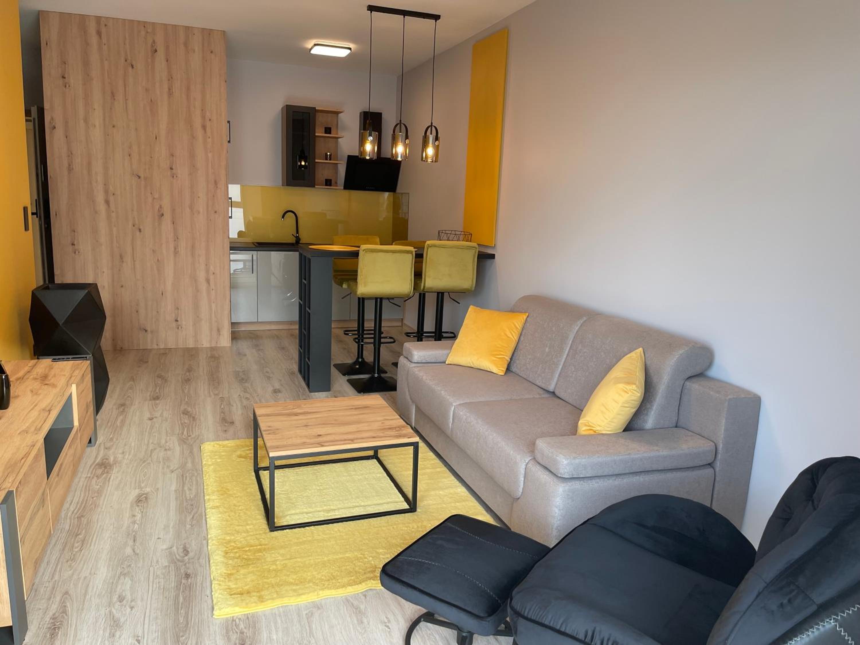 APARTAMENT ELEGANCE YELLOW w Let's Sea view 3