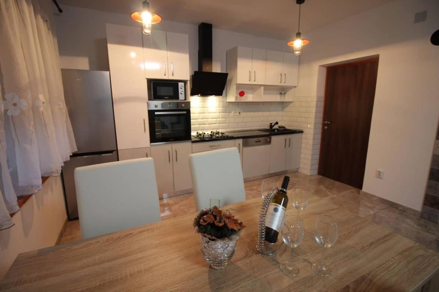Moderan apartman u blizini mora view 5