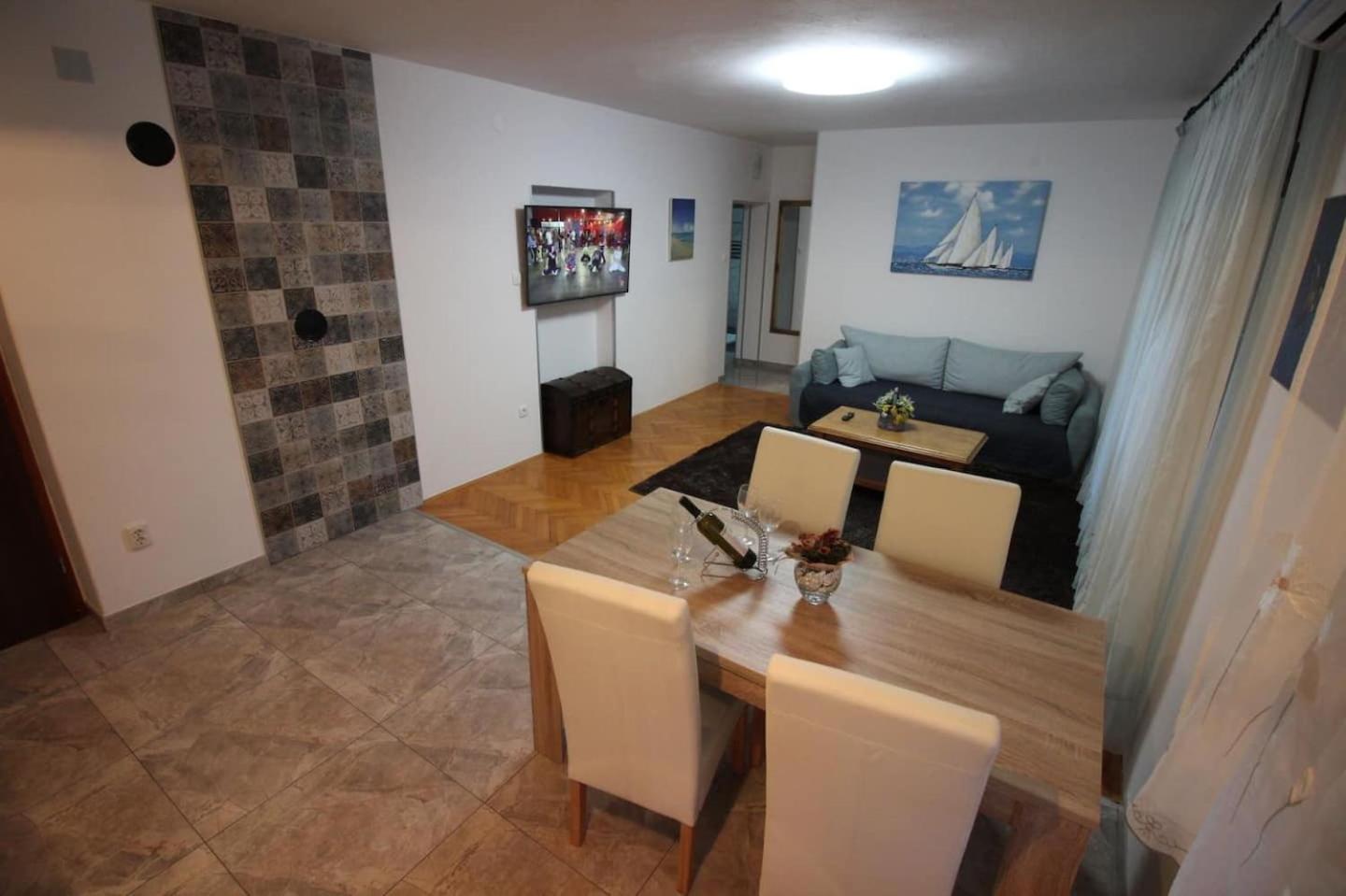 Moderan apartman u blizini mora view 4
