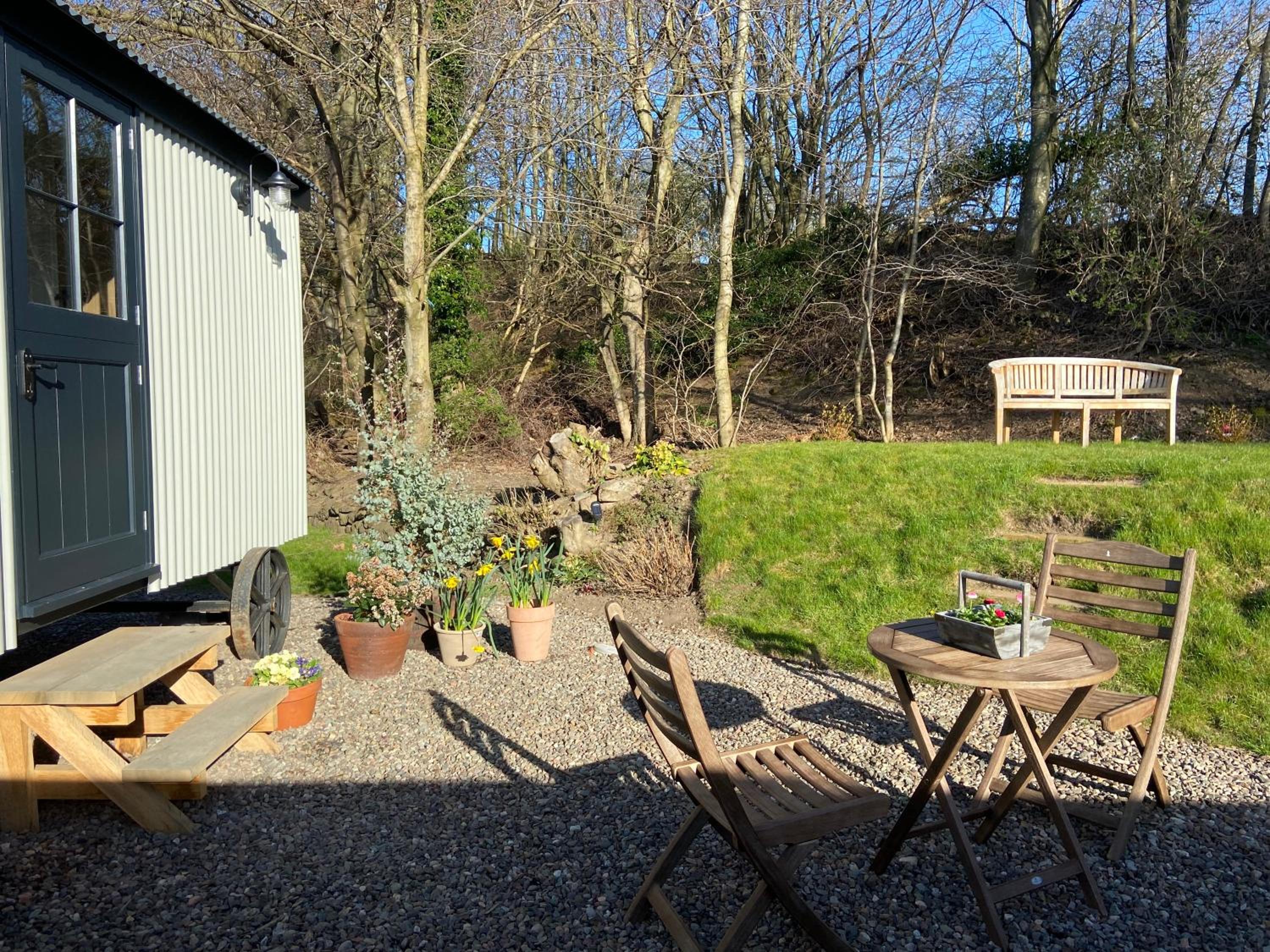 Peaceful Shepherd’s Hut in Beautiful Countryside