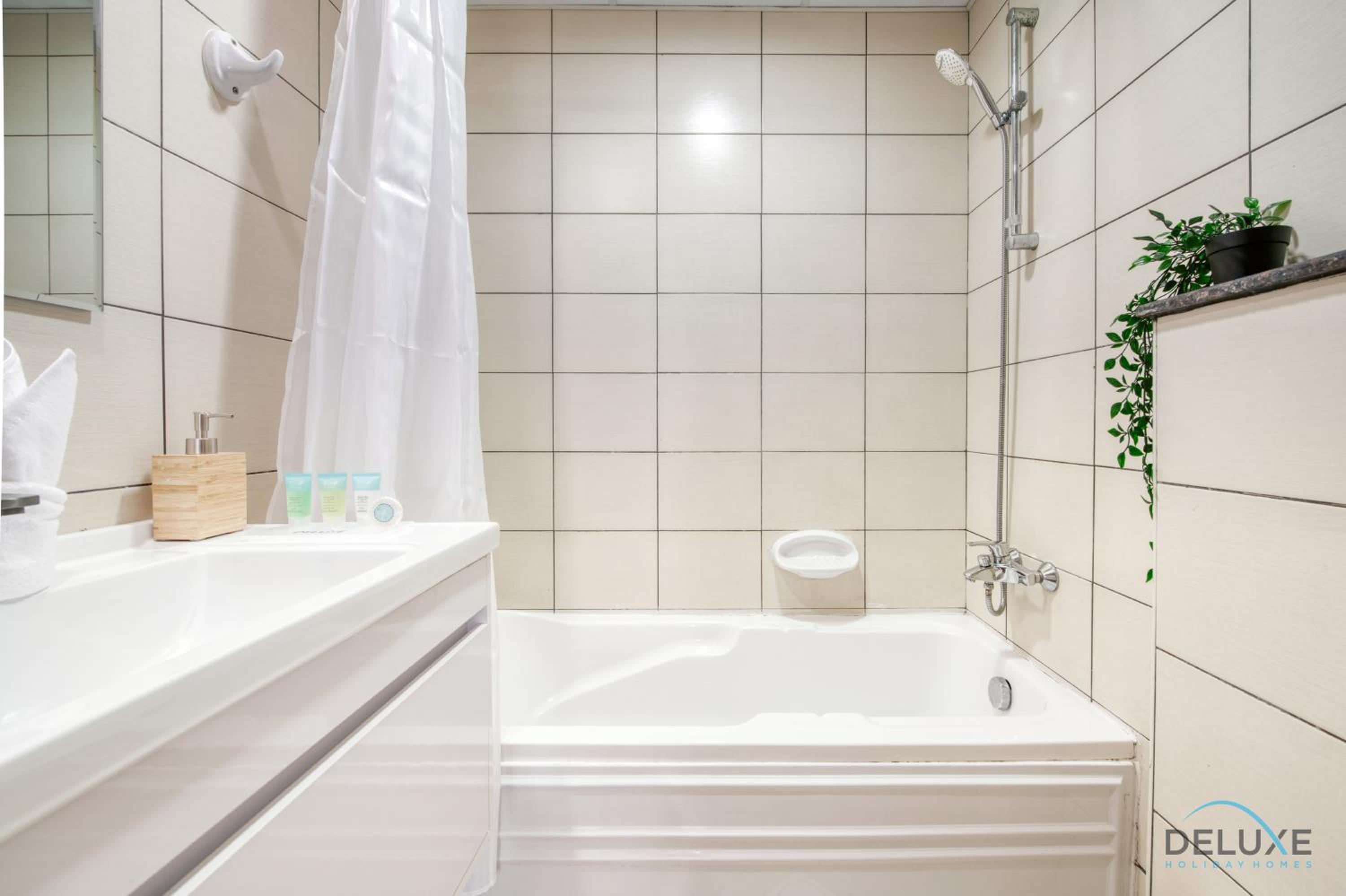 Dreamy 2BR at Marina Pinnacle Dubai Marina by Deluxe Holiday Homes
