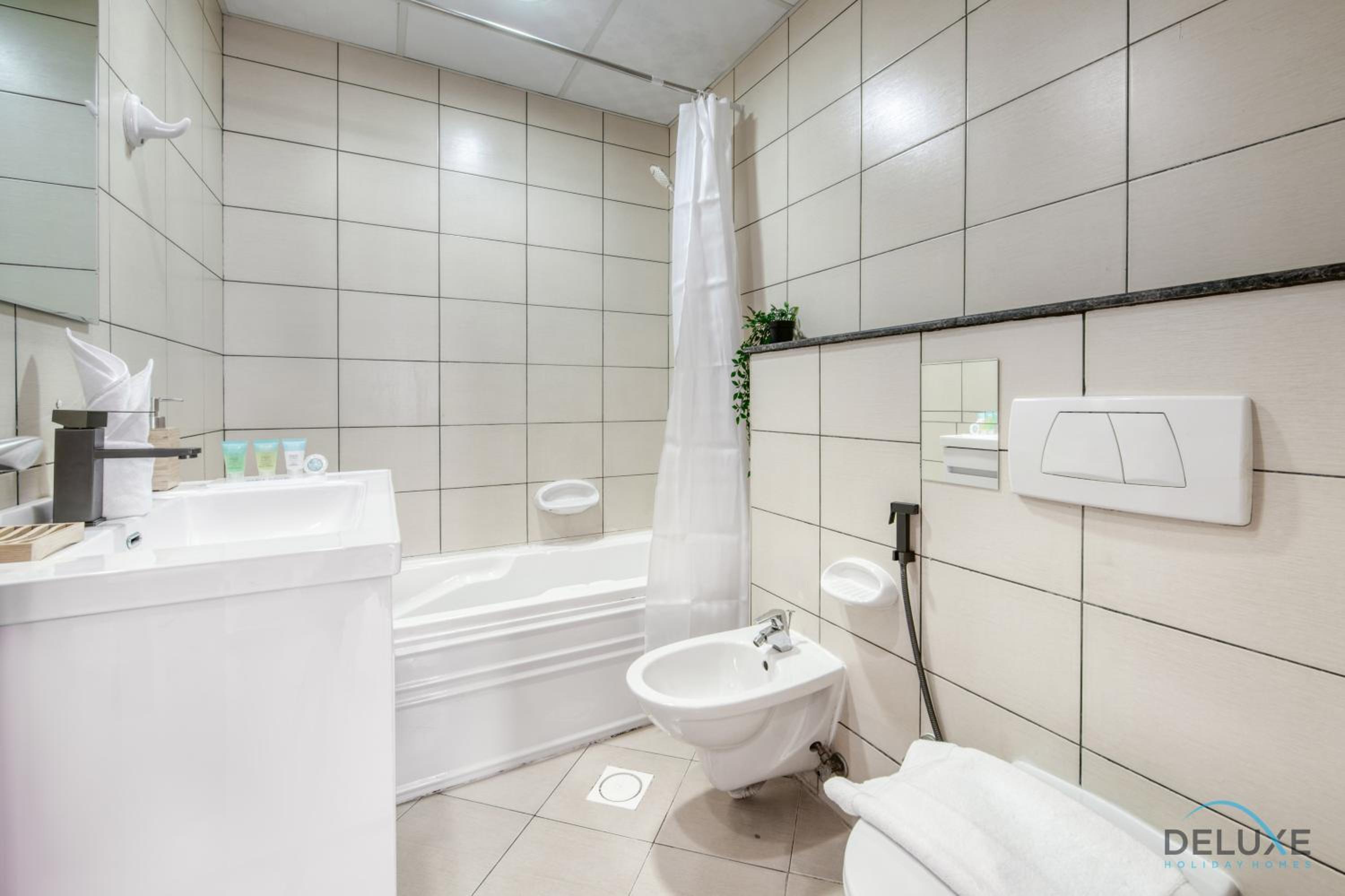 Dreamy 2BR at Marina Pinnacle Dubai Marina by Deluxe Holiday Homes