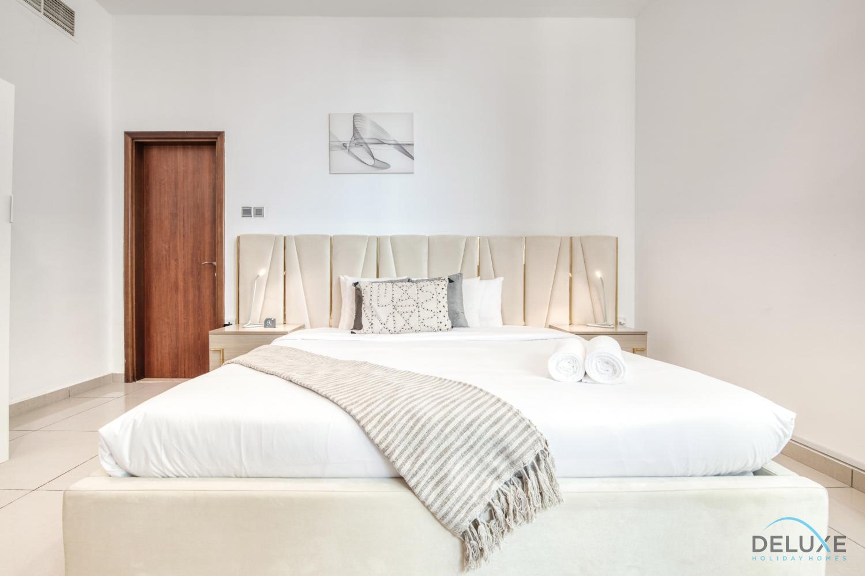 Dreamy 2BR at Marina Pinnacle Dubai Marina by Deluxe Holiday Homes