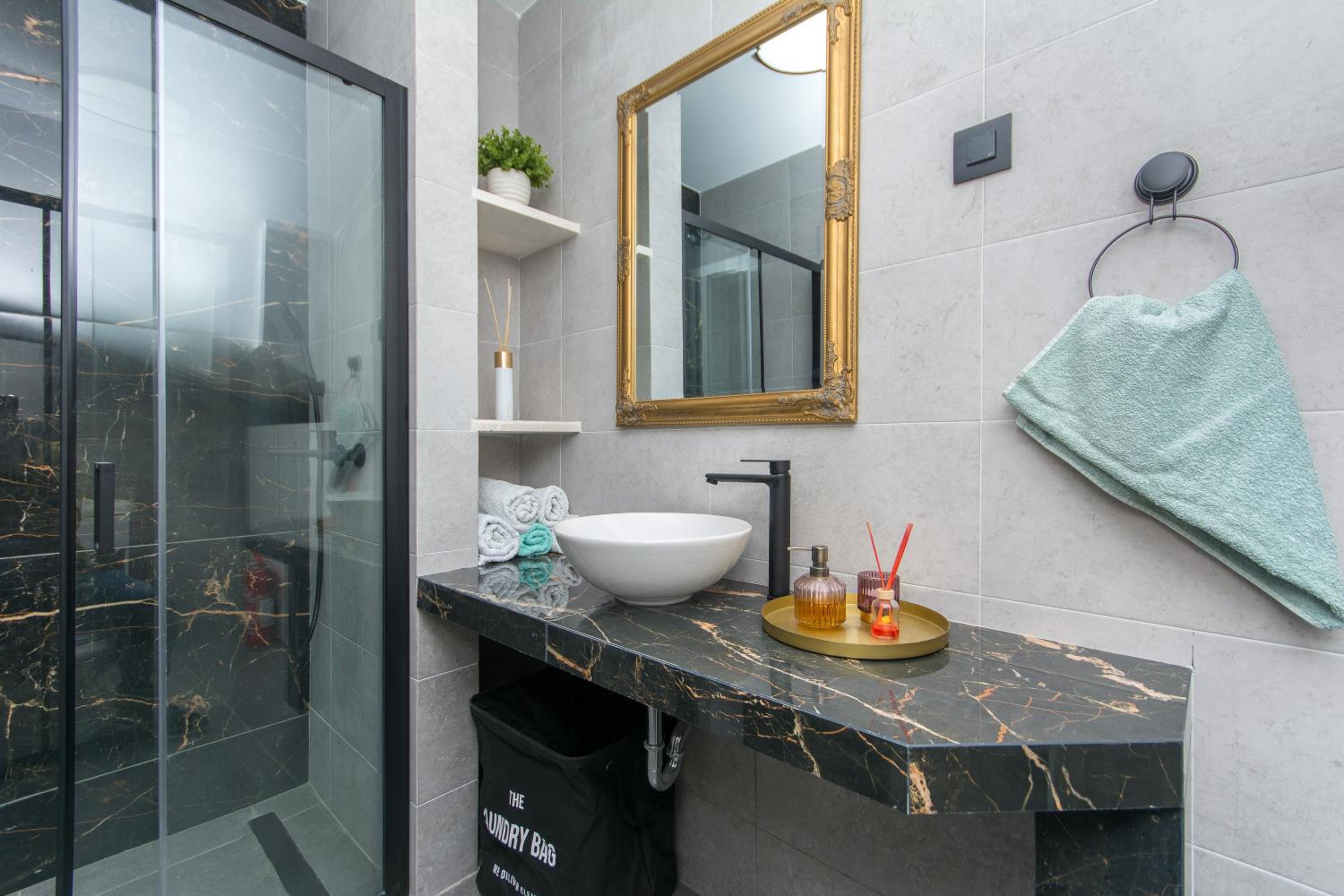 Sapphire Studio Apartment with FREE PRIVATE PARKING