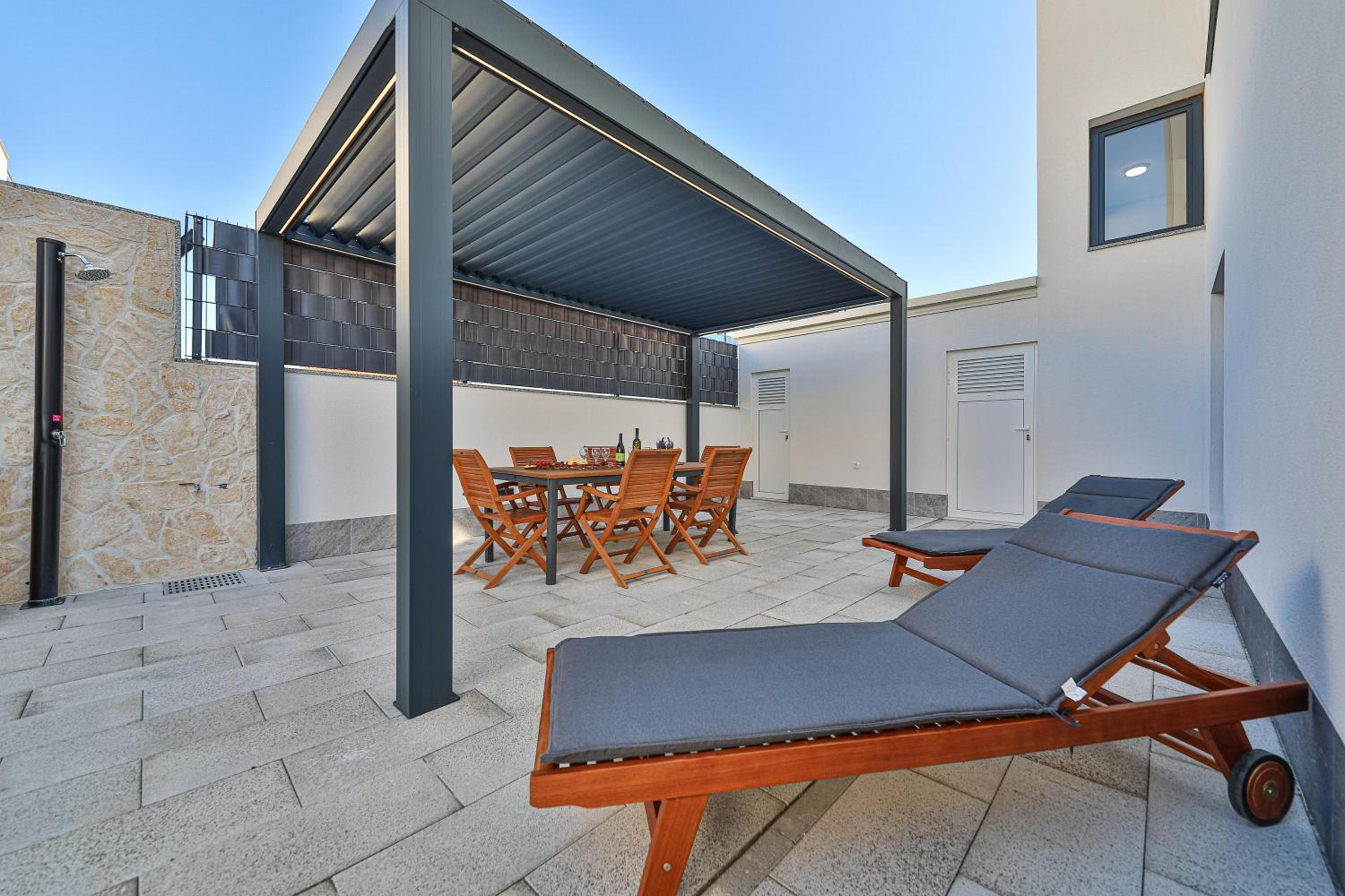 Luxury apartment Pia with swimming pool and grill view 5