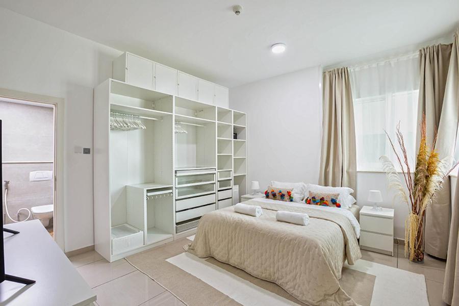 Amazing 2 Bedroom in Marina with free Parking
