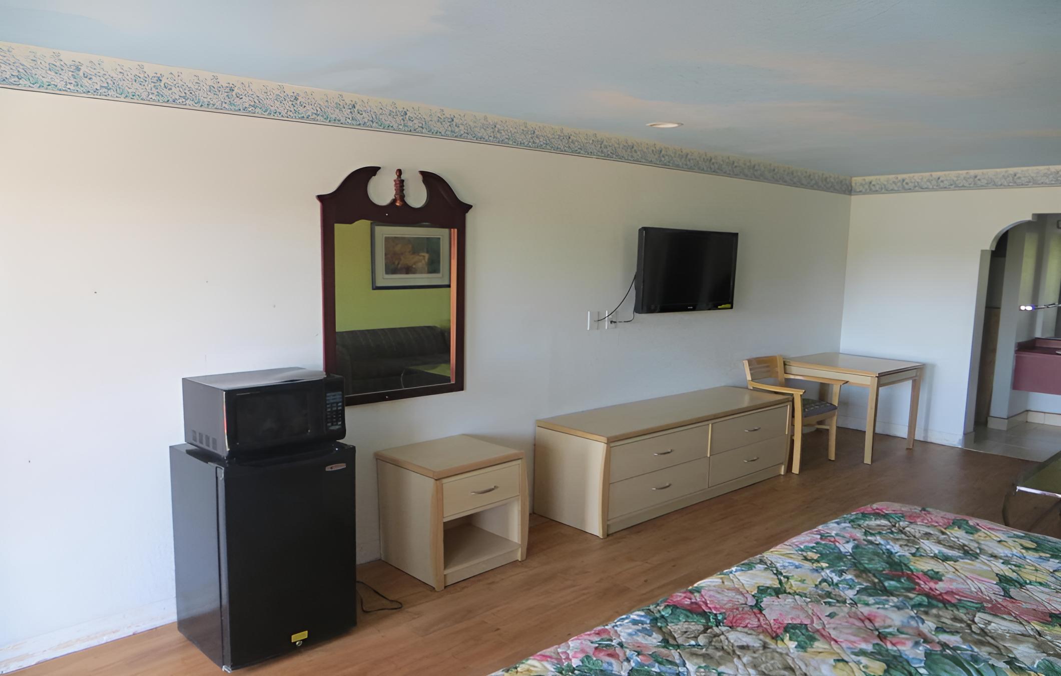 Mustang Inn and Suites - Image 4