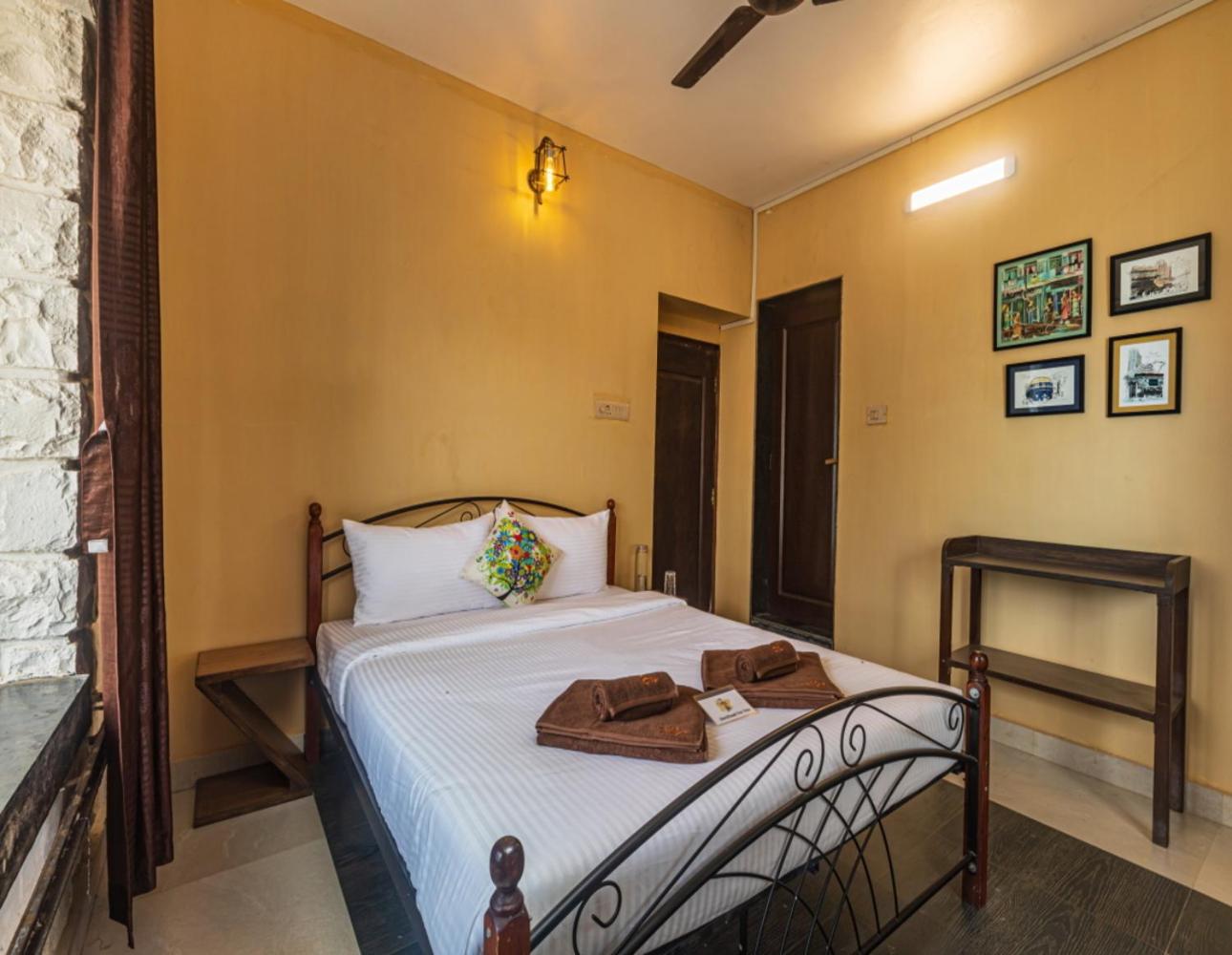 SaffronStays Blue Infinitum, Pawna