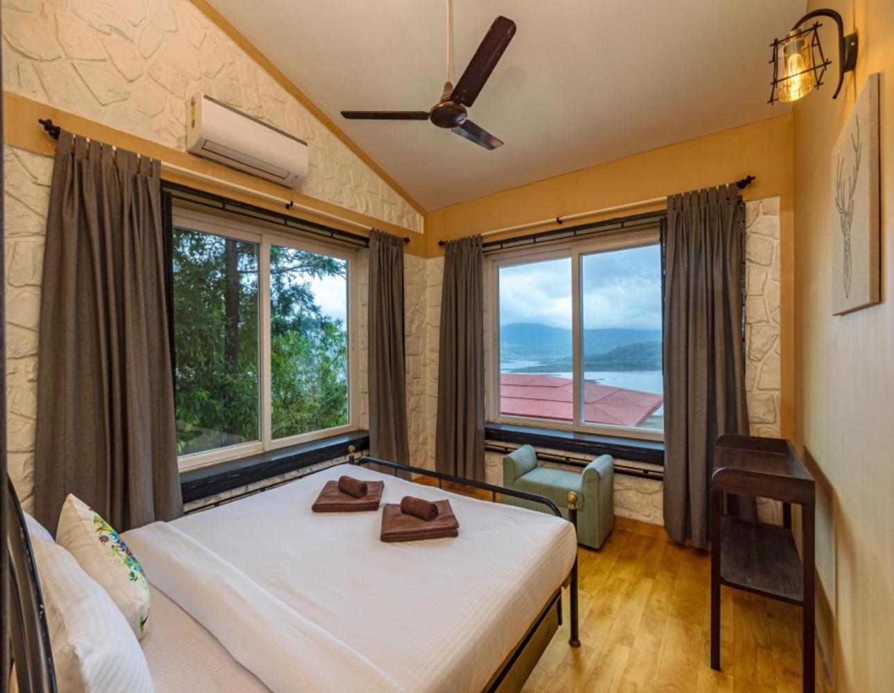 SaffronStays Blue Infinitum, Pawna