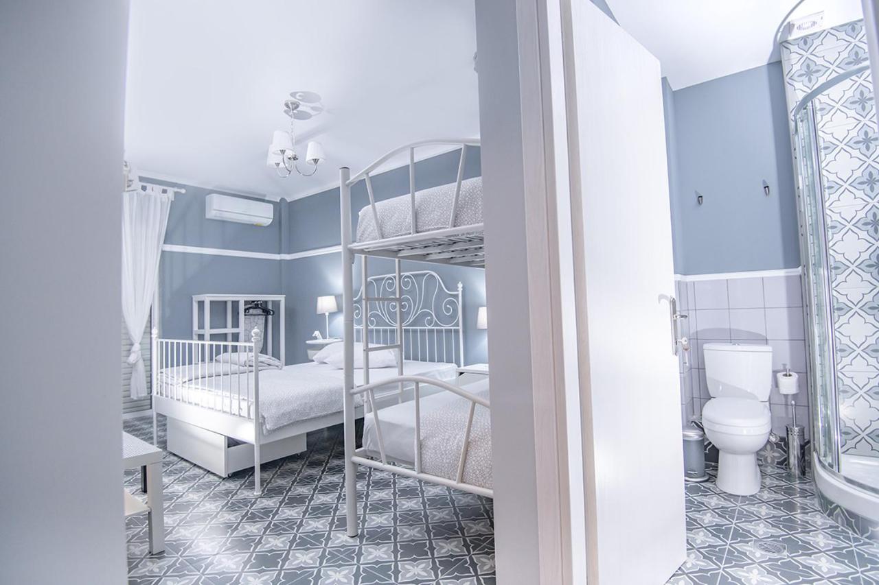 Retro luxury rooms view 3