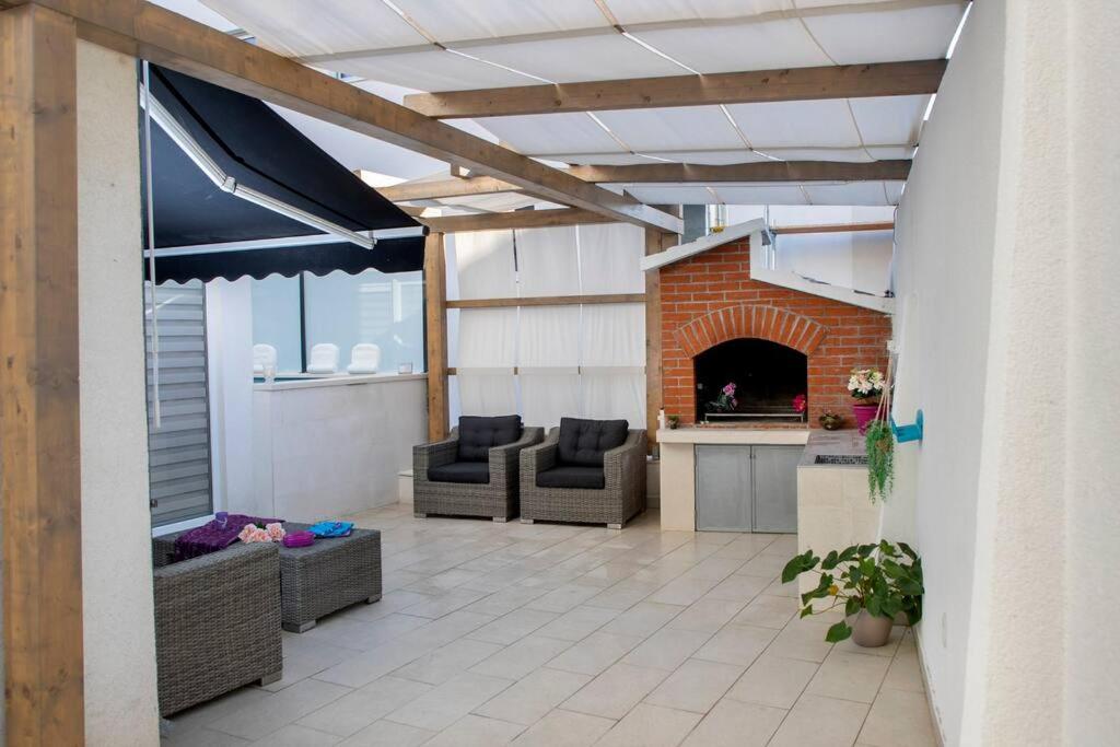 Luxury apartment Martinis with pool