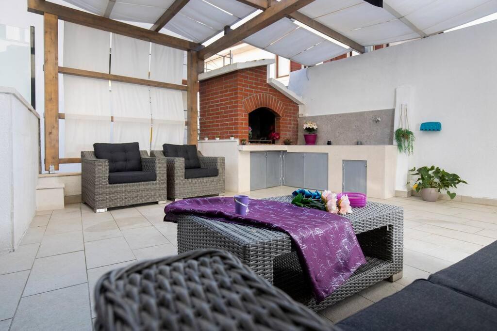 Luxury apartment Martinis with pool