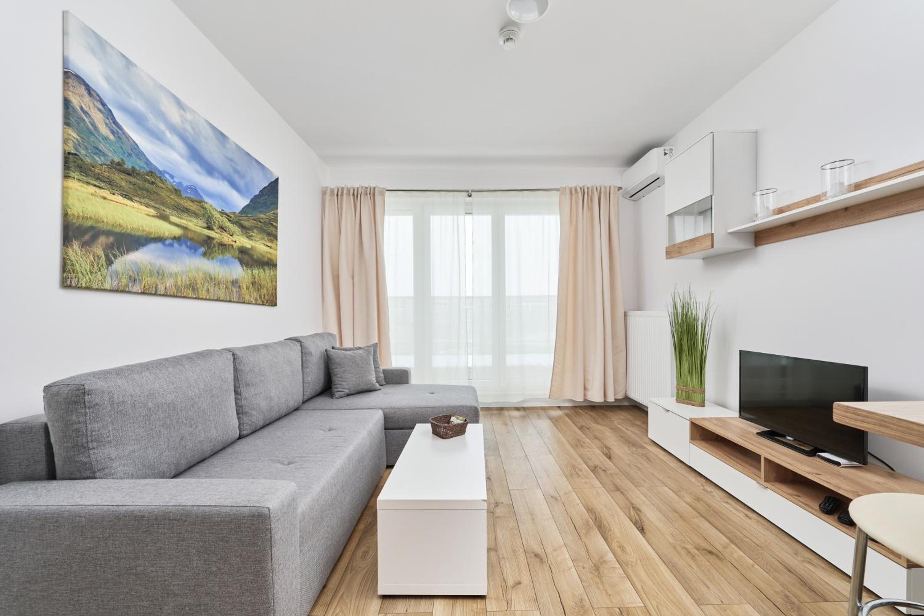Apartment Krakowska 39 with AC & PARKING & LOGGIA Wrocław by Renters