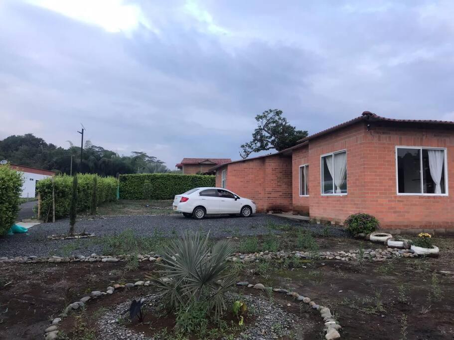 amplias zonas verdes, tranquilidad, seguridad 24/7 view 5