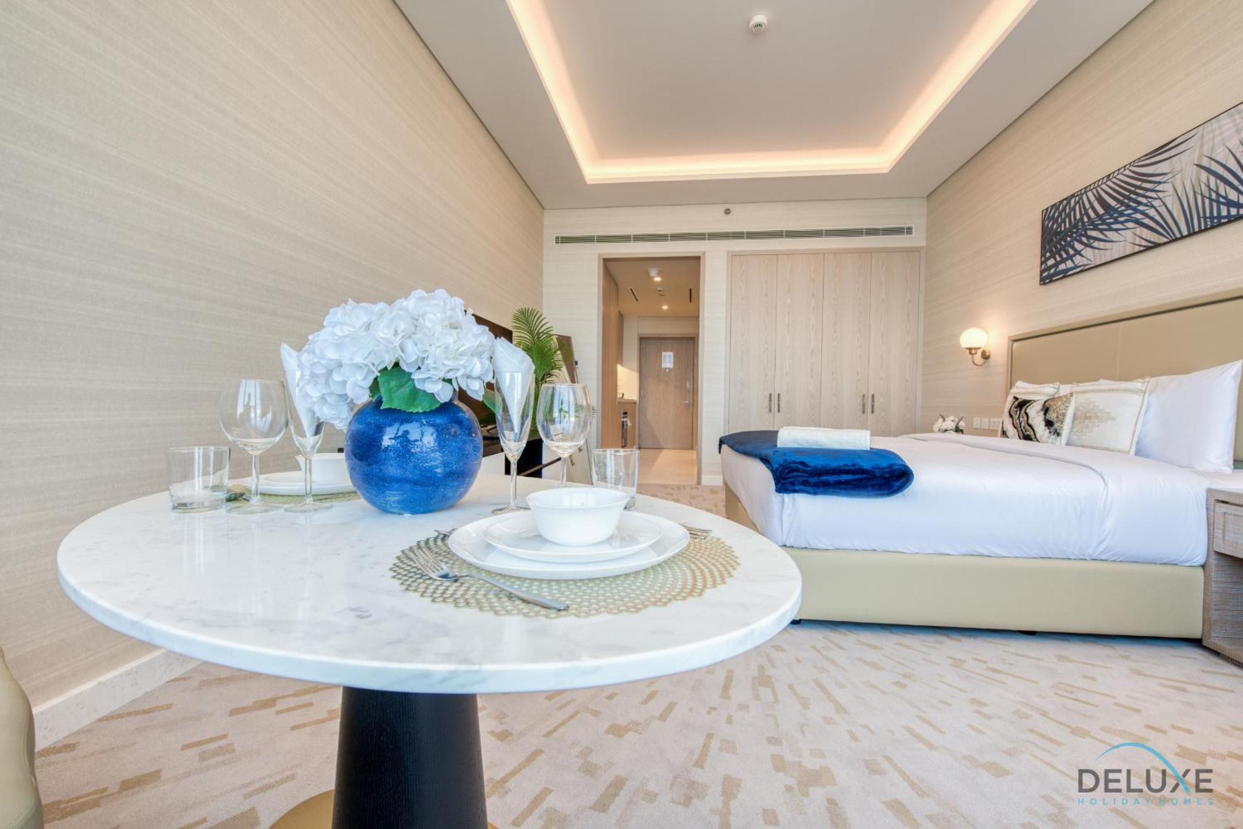 Calm Studio at The Palm Tower Palm Jumeirah by Deluxe Holiday Homes photo 4