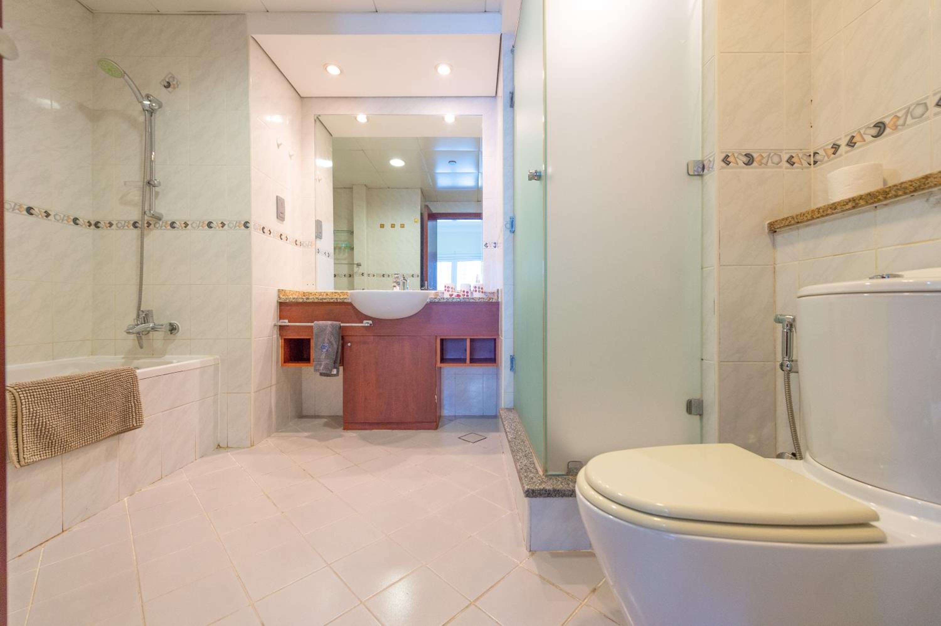 Elegant and spacious 1bed with 2 balconies in JLT - LAKV