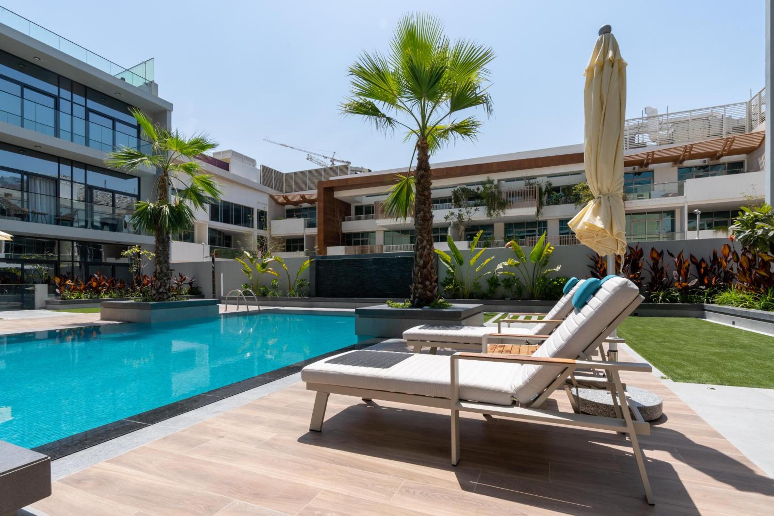Ultimate Stay / Modern Studio / Swimming Pool View