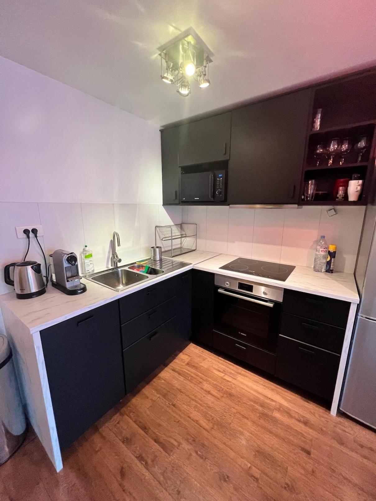 Pere Lachaise Apartment