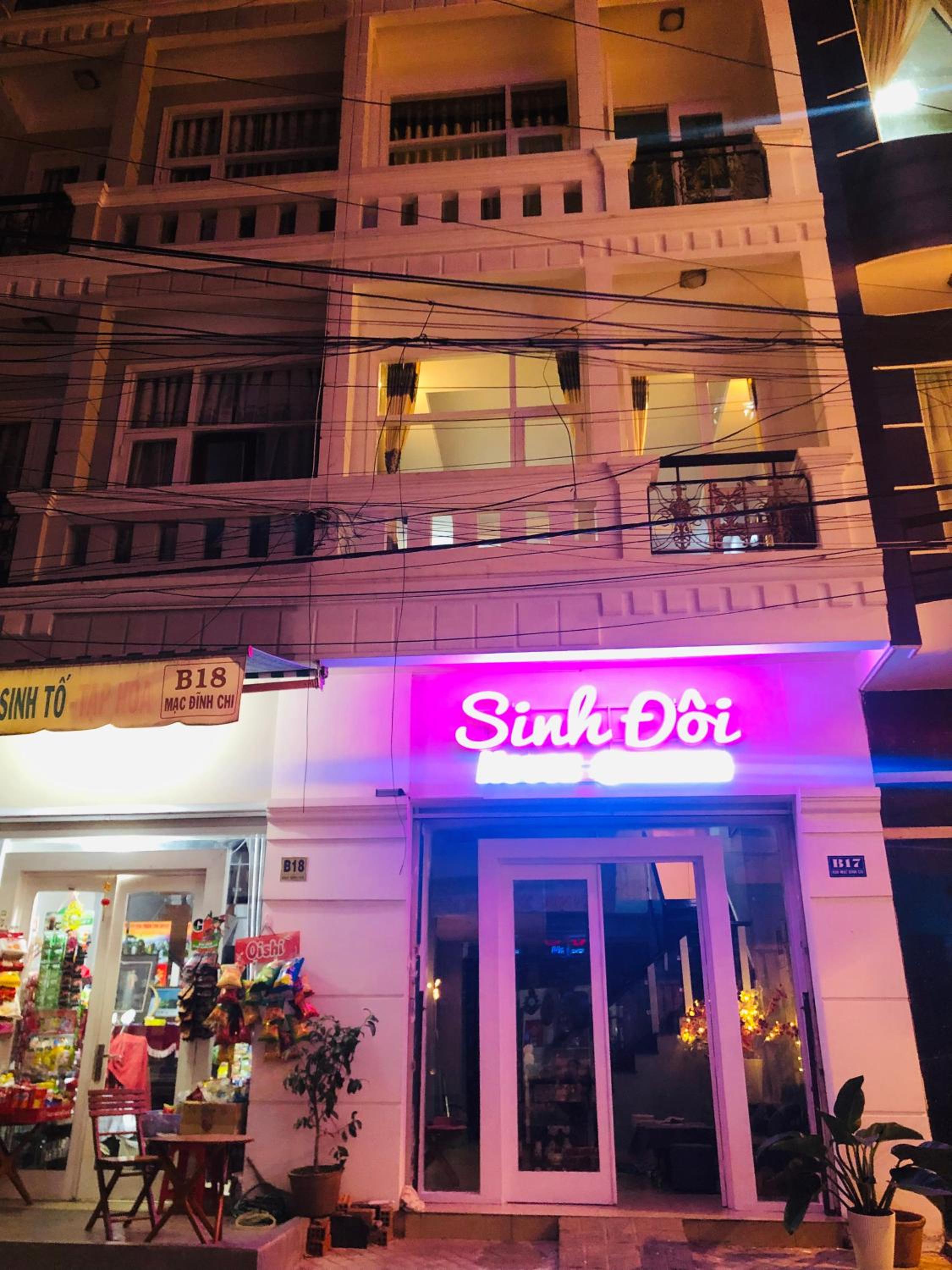 Sinh Đôi House